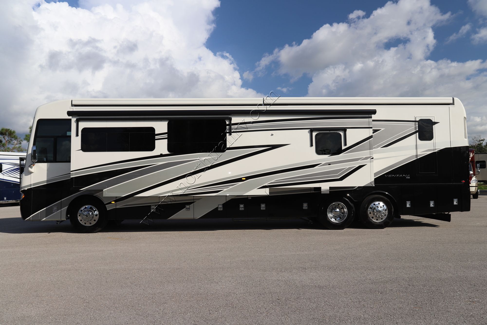 Used 2022 Newmar Ventana 4369 Class A  For Sale