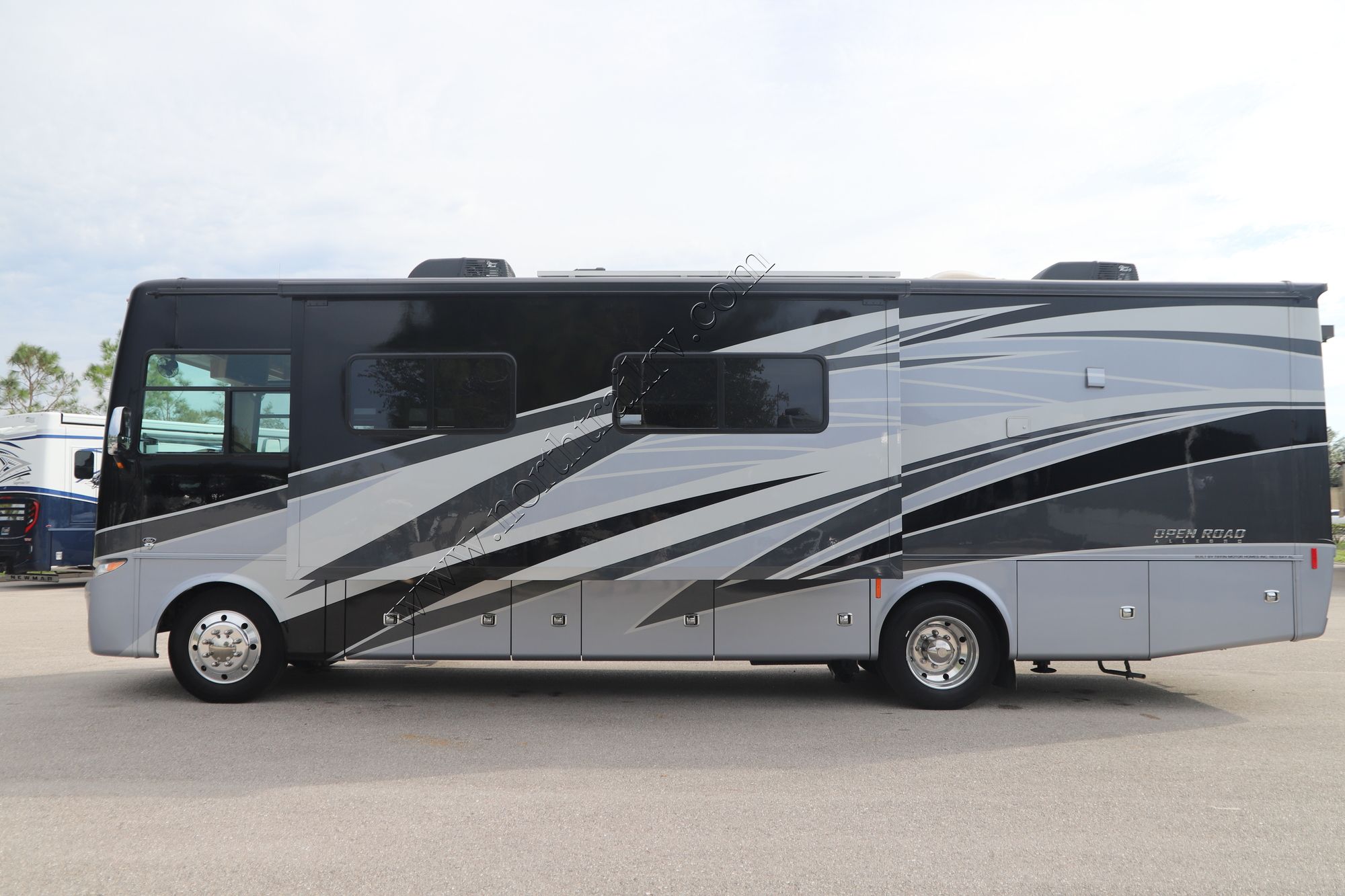 Used 2022 Tiffin Motor Homes Allegro 32SA Class A  For Sale