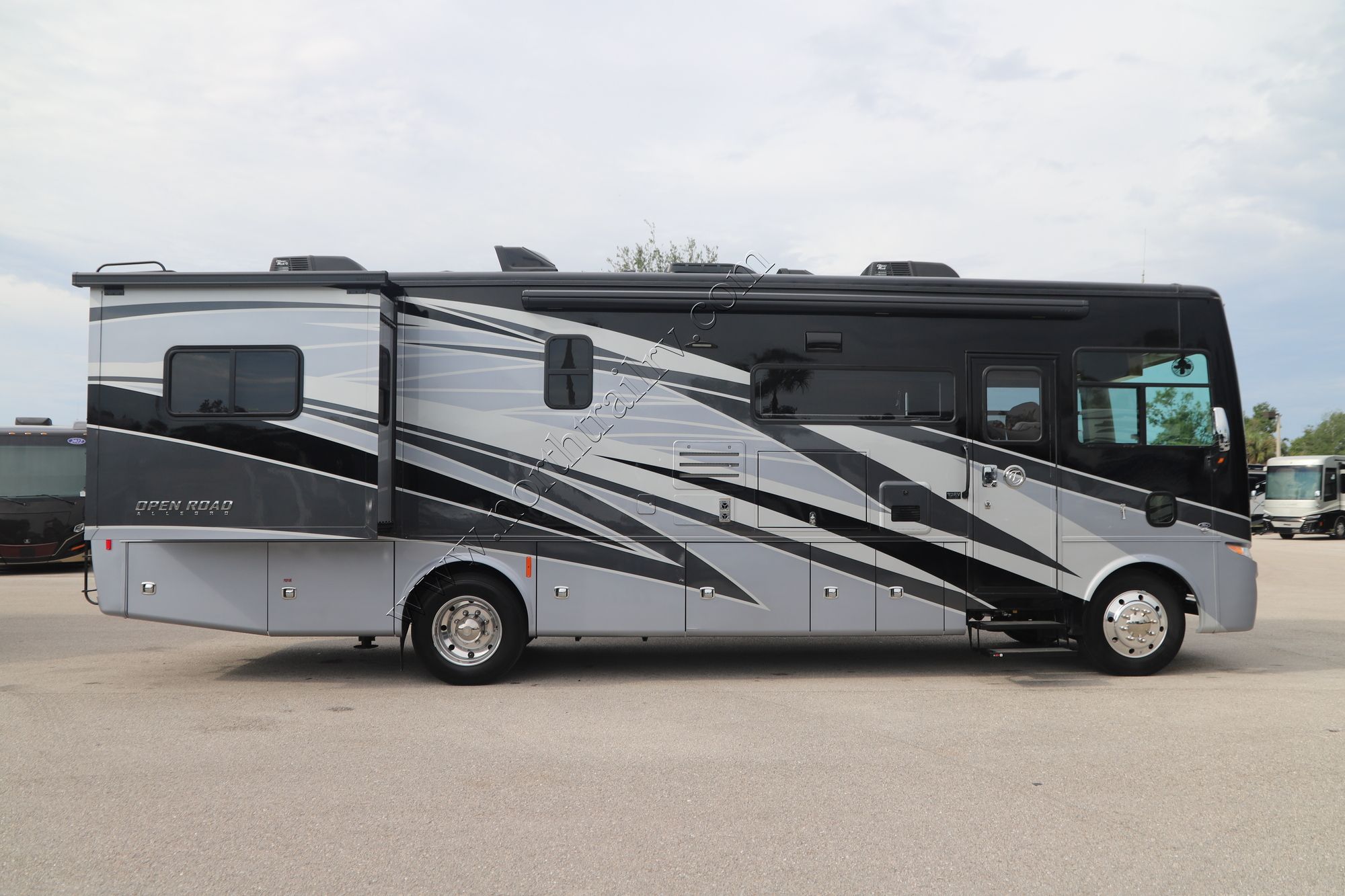 Used 2022 Tiffin Motor Homes Allegro 32SA Class A  For Sale