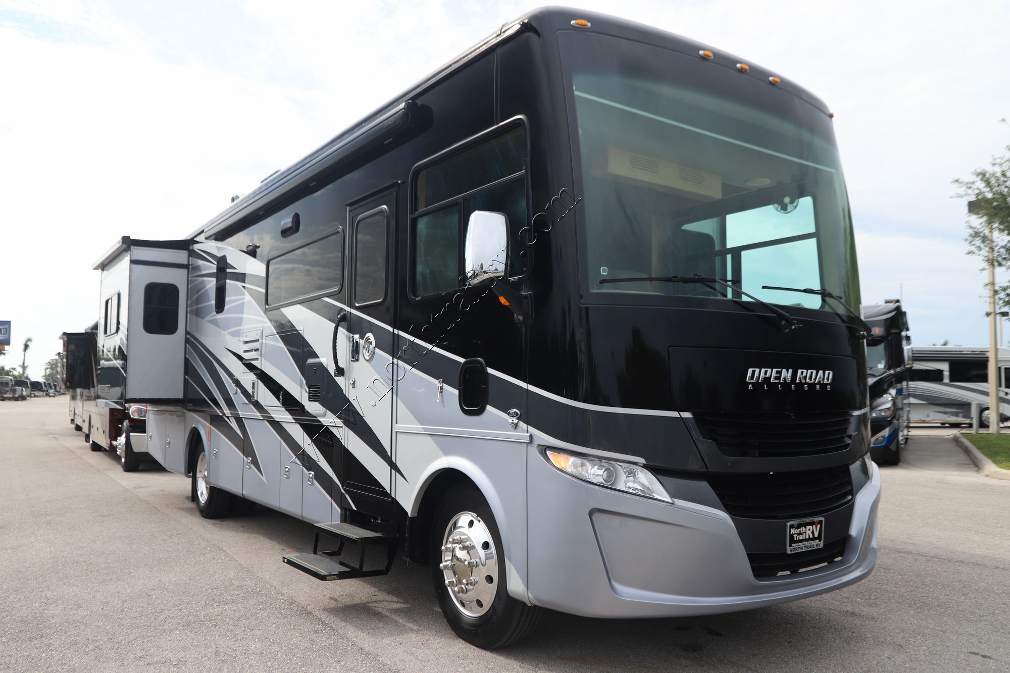 Used 2022 Tiffin Motor Homes Allegro 32SA Class A  For Sale