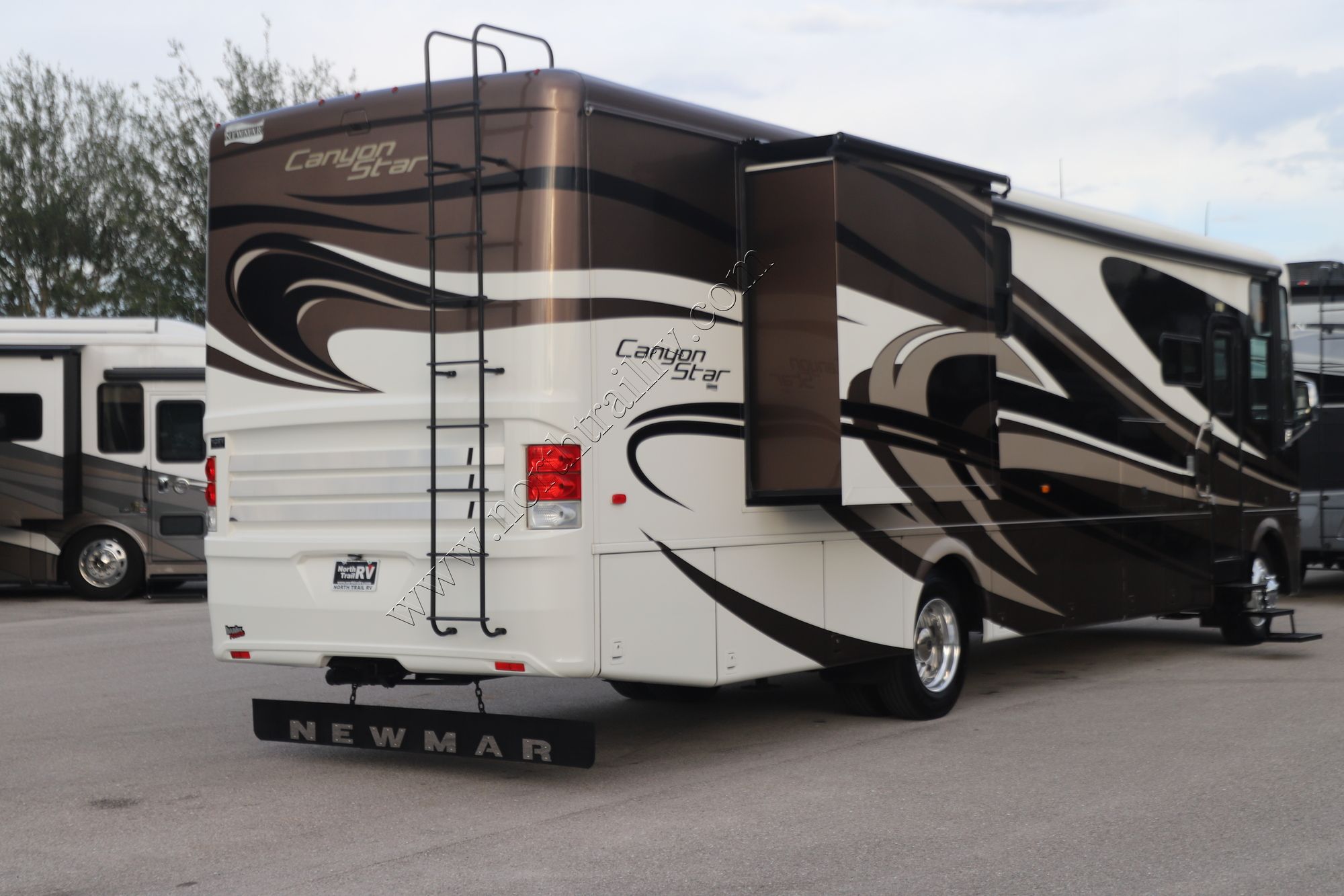 Used 2014 Newmar Canyon Star 3610 Class A  For Sale