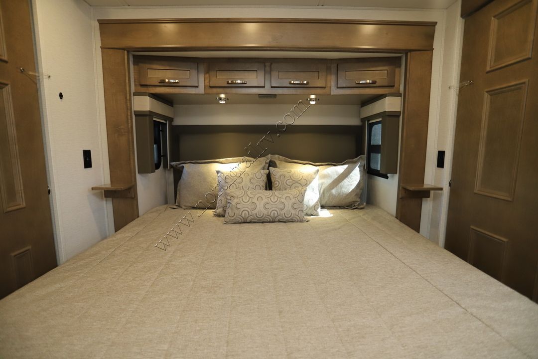 2023 Renegade Rv Valencia 38RB 14922