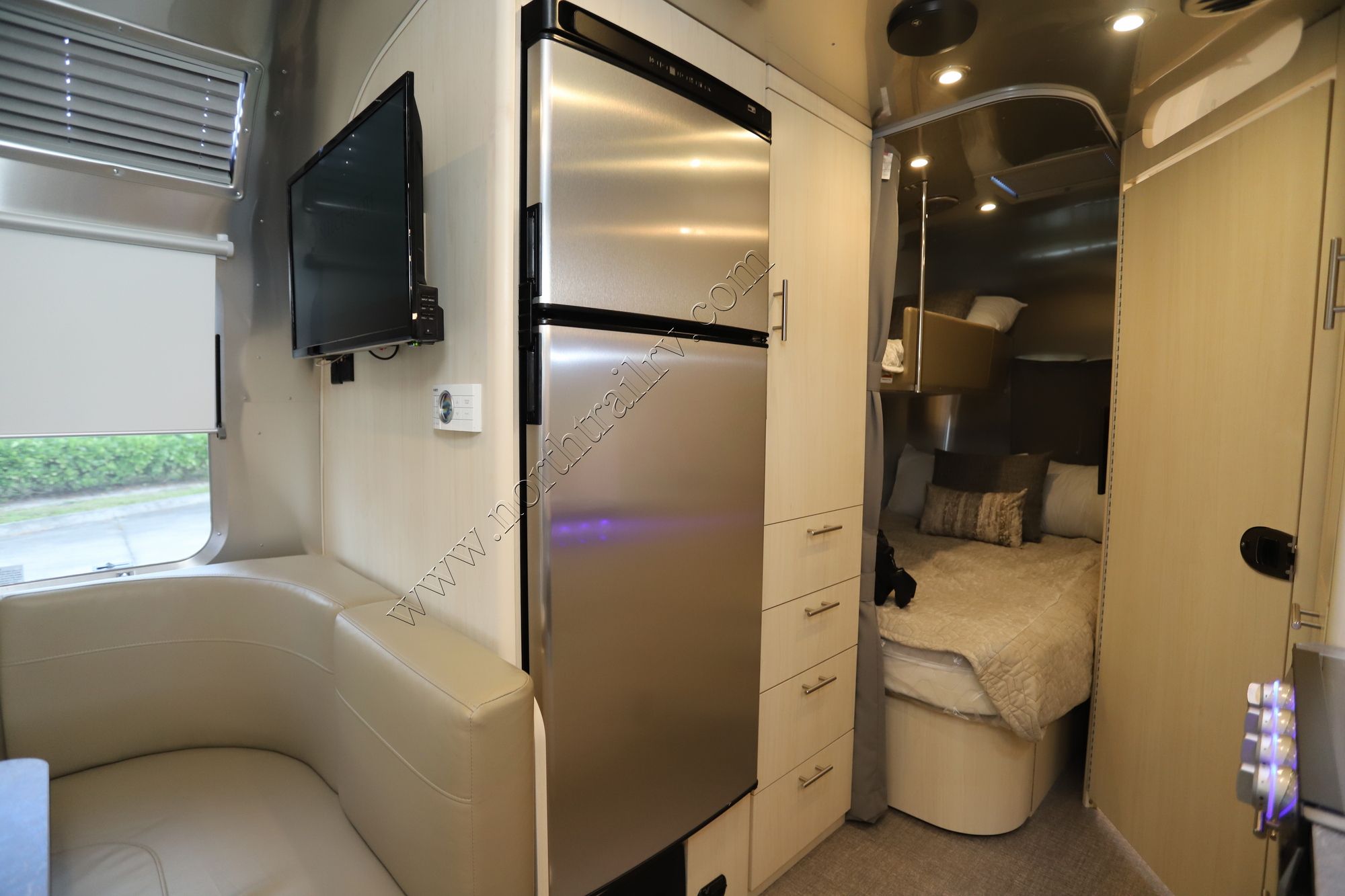 New 2023 Airstream Flying Cloud 30FB Travel Trailer  For Sale