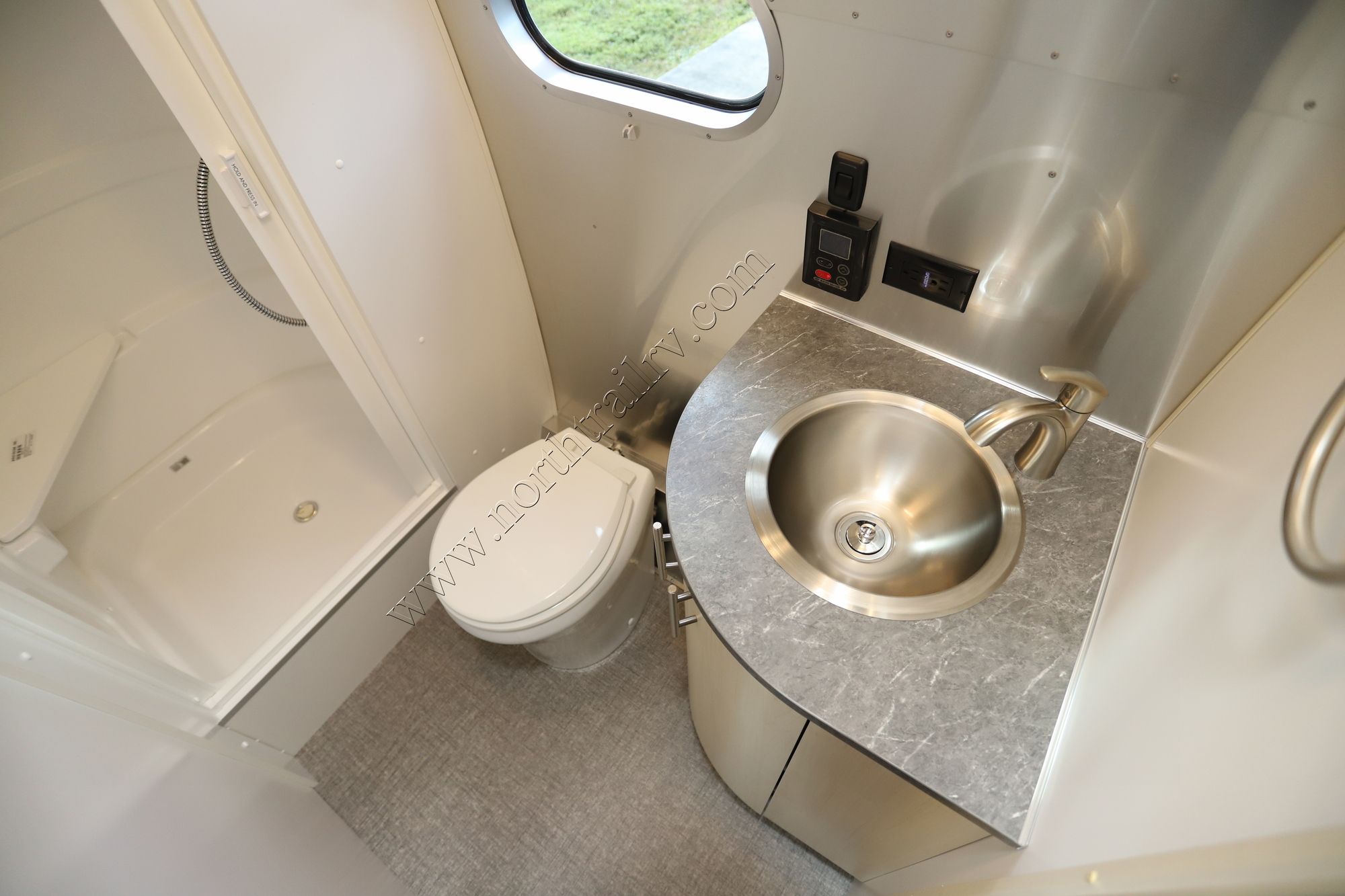 New 2023 Airstream Flying Cloud 30FB Travel Trailer  For Sale