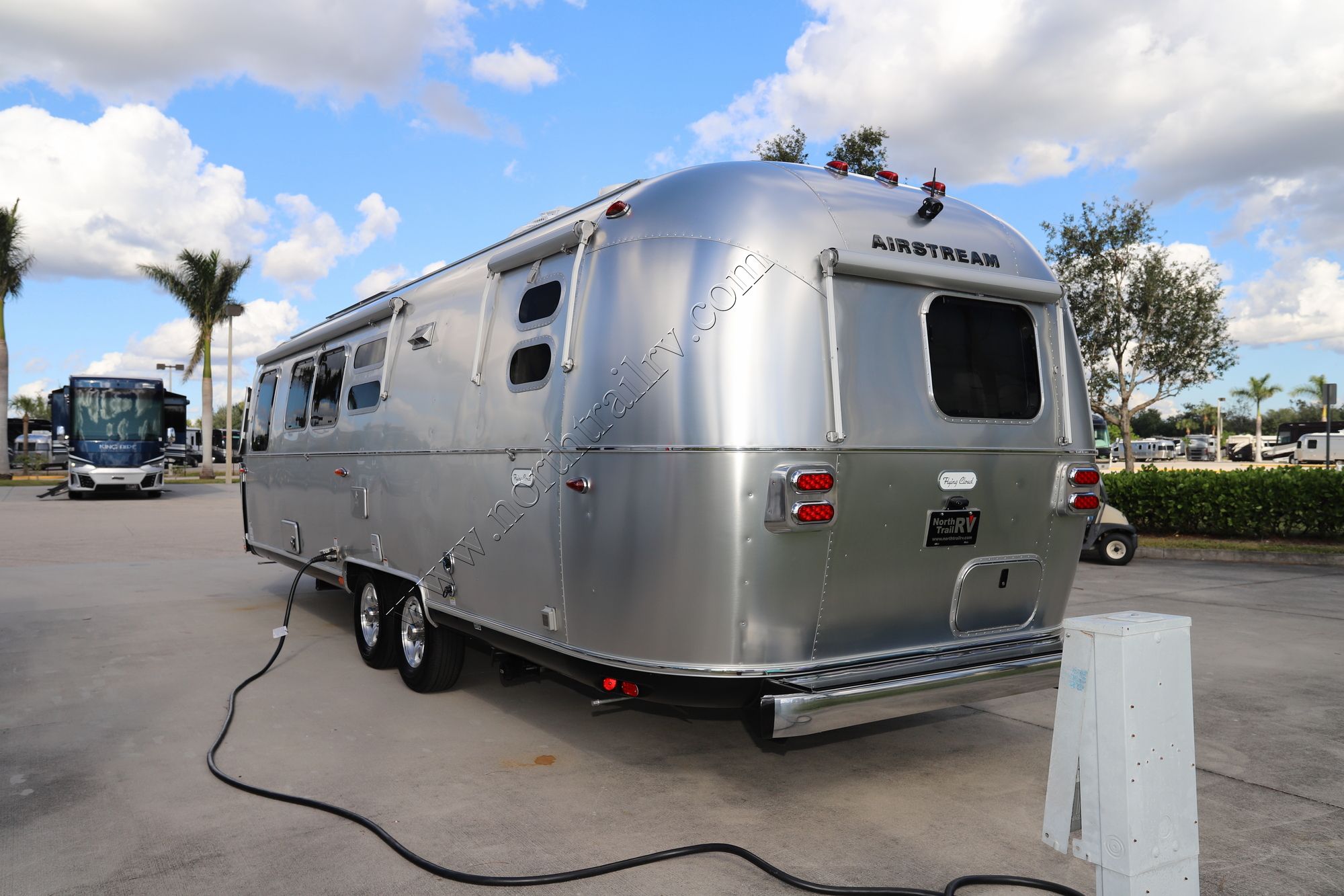 New 2023 Airstream Flying Cloud 30FB Travel Trailer  For Sale