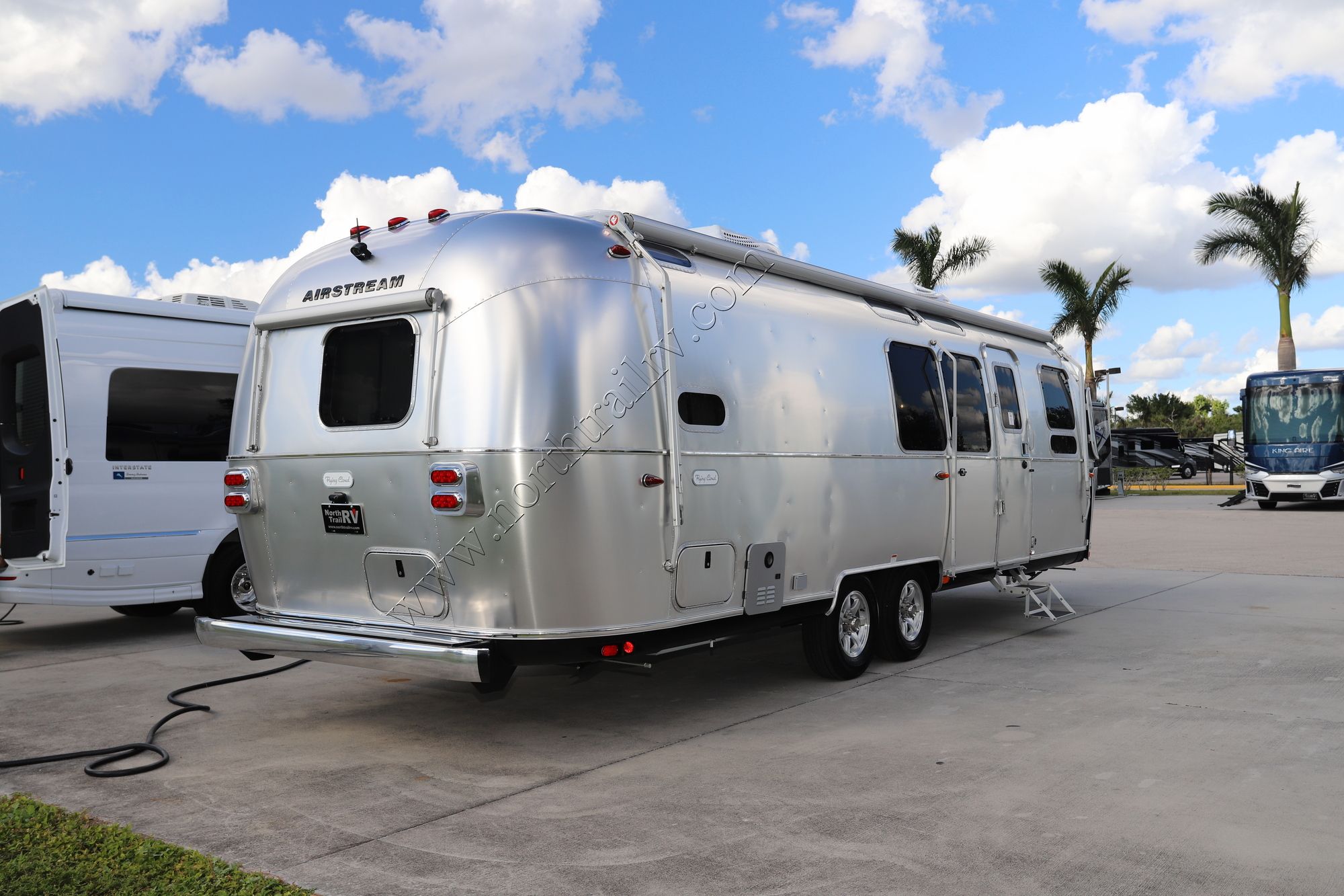 New 2023 Airstream Flying Cloud 30FB Travel Trailer  For Sale