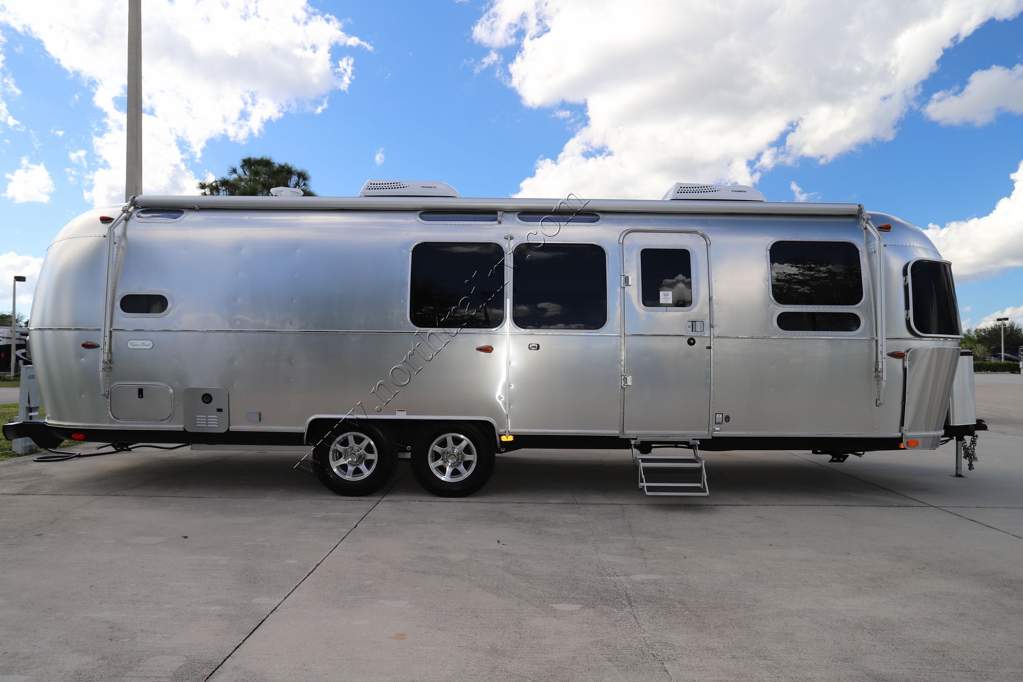 New 2023 Airstream Flying Cloud 30FB Travel Trailer  For Sale