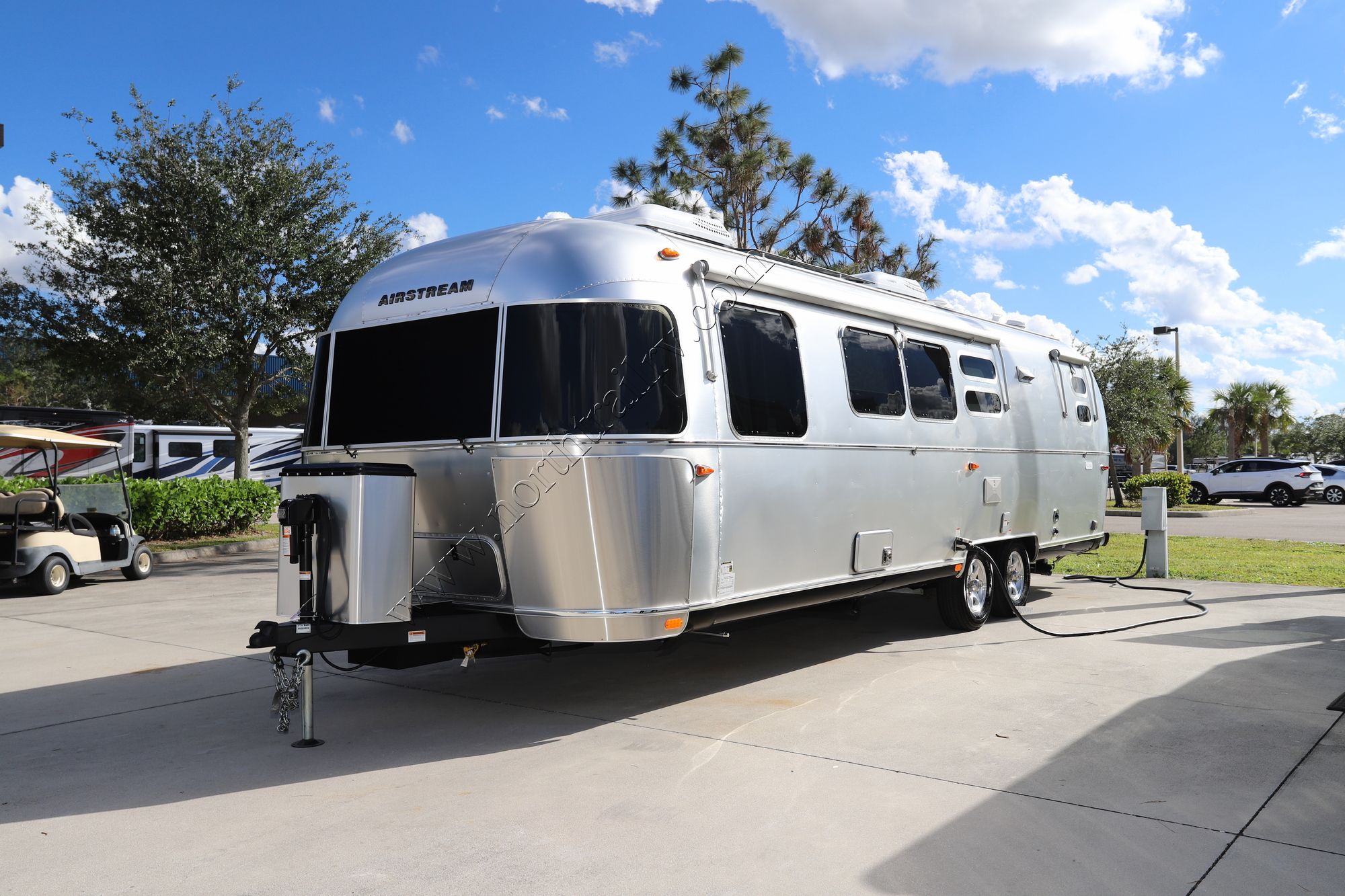 New 2023 Airstream Flying Cloud 30FB Travel Trailer  For Sale