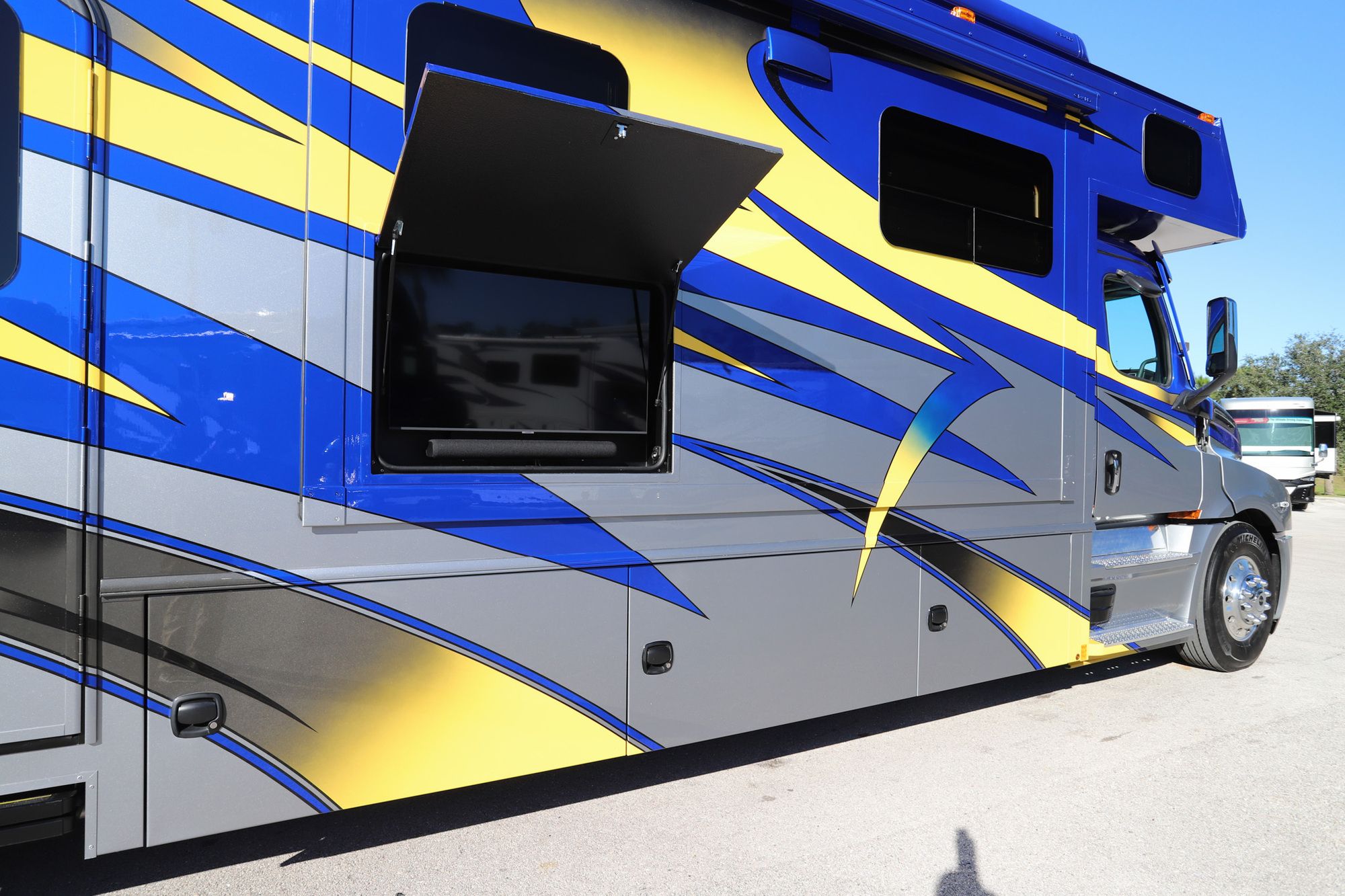 New 2023 Renegade Rv Classic 45CRS Super C  For Sale