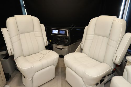 2023 Newmar Ventana 3717