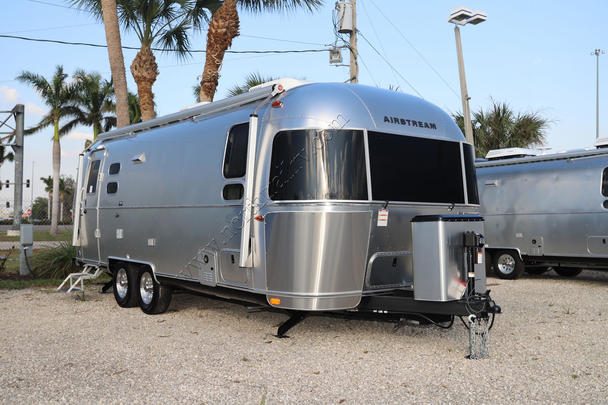 2023 Airstream Globetrotter 25FB Travel Trailer New  For Sale