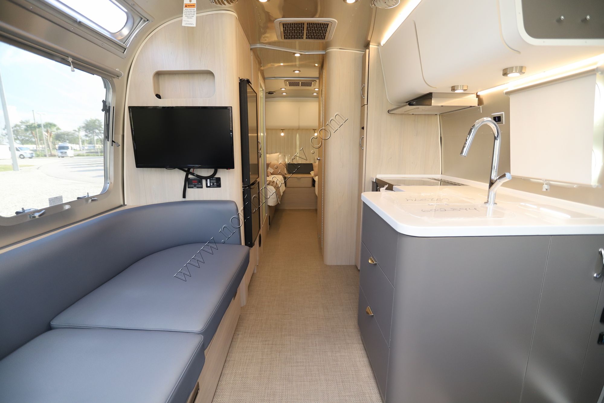 2023 Airstream Globetrotter 25FB Travel Trailer New  For Sale