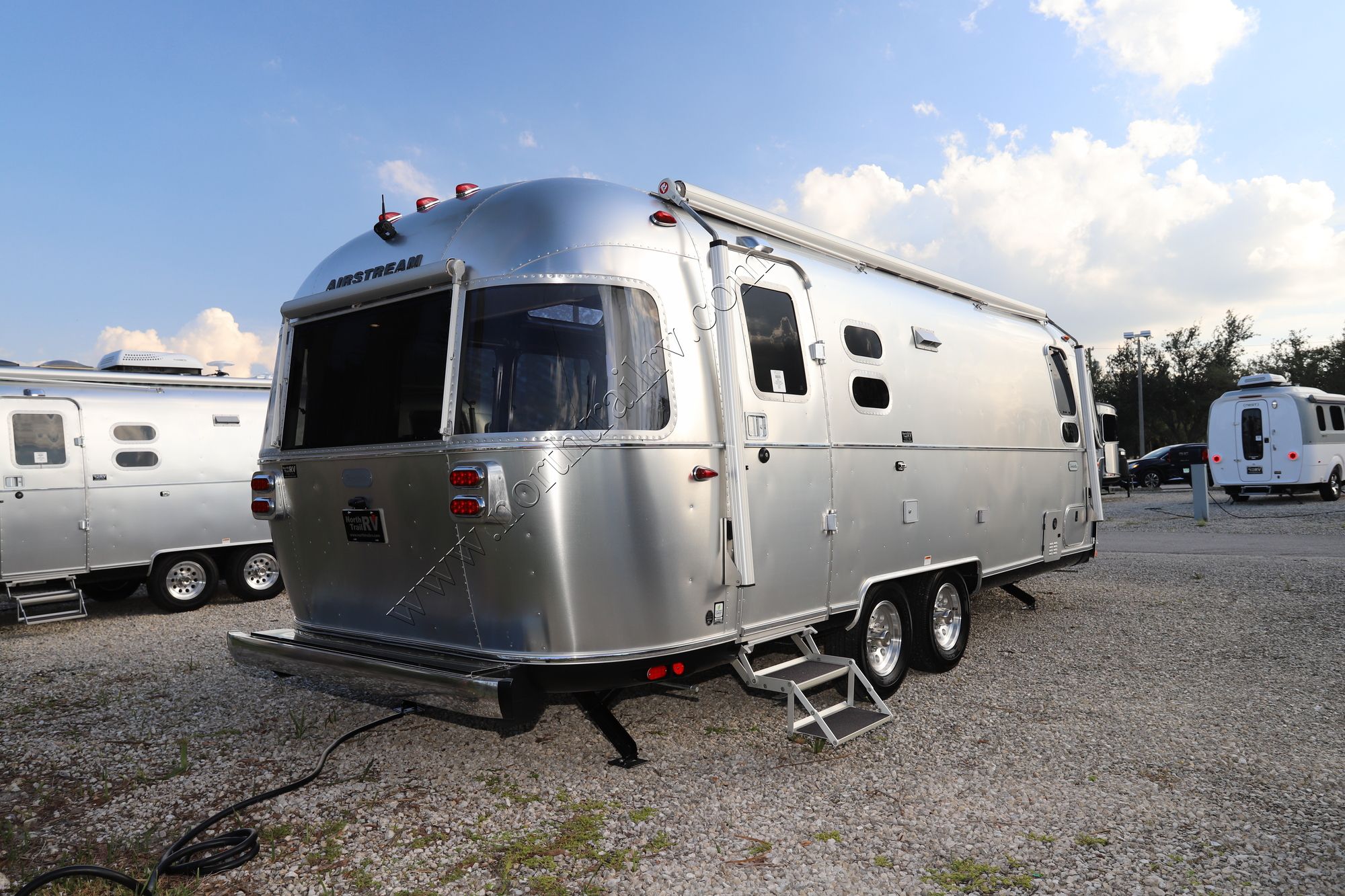 2023 Airstream Globetrotter 25FB Travel Trailer New  For Sale