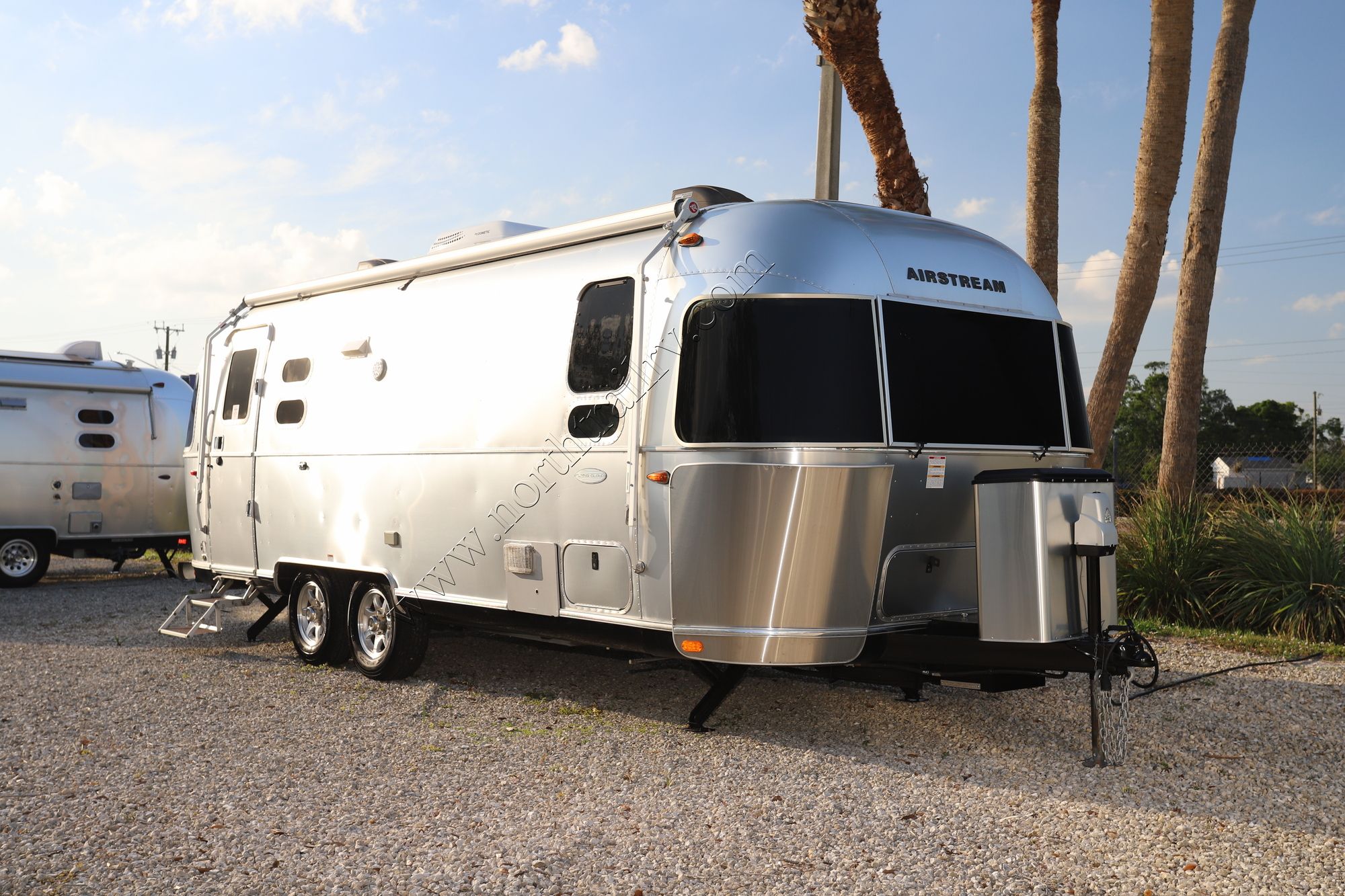 Used 2019 Airstream Flying Cloud 25FBT Travel Trailer  For Sale