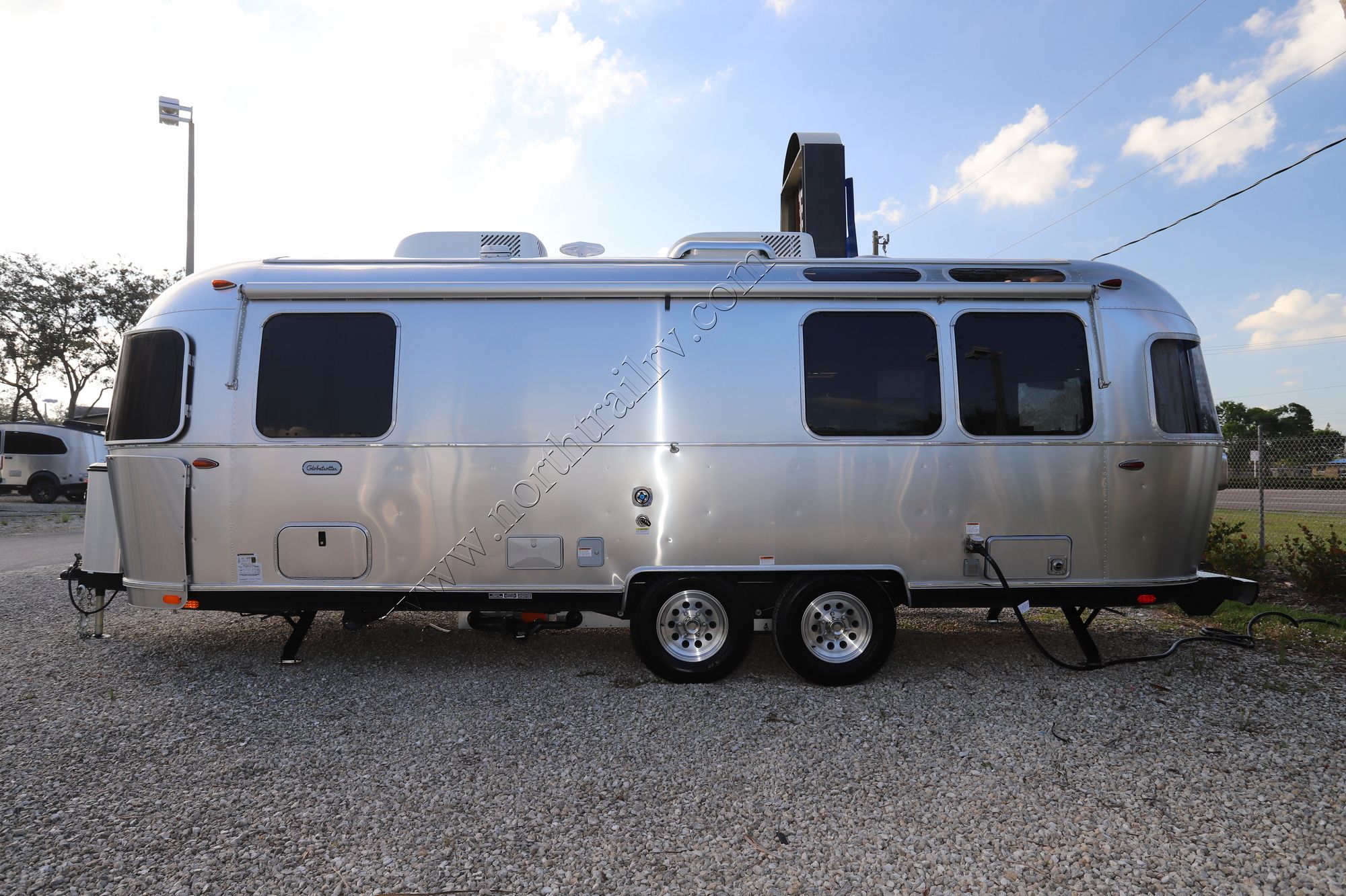 2023 Airstream Globetrotter 25FB Travel Trailer New  For Sale