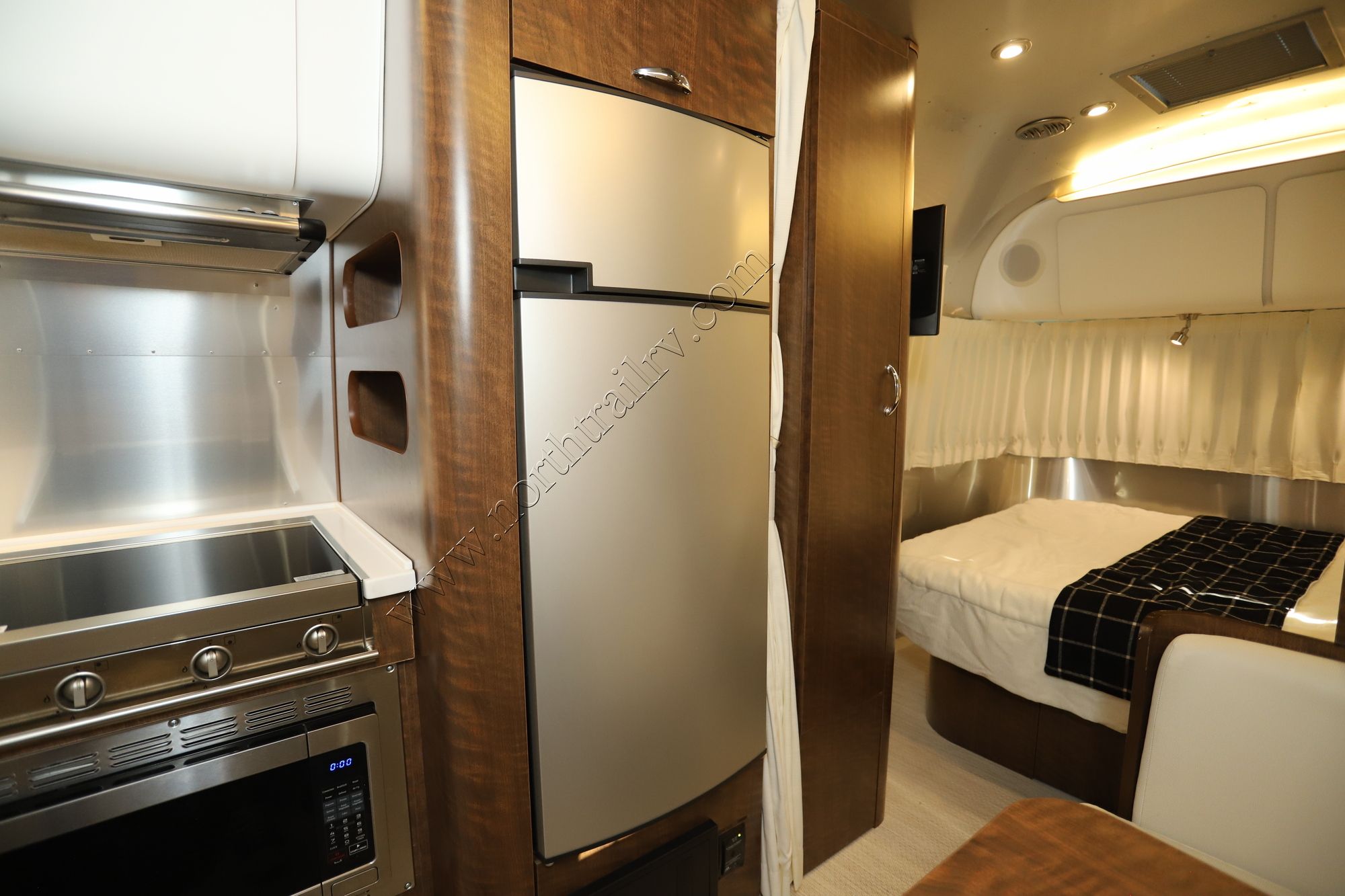 Used 2020 Airstream Globetrotter 23FB Travel Trailer  For Sale