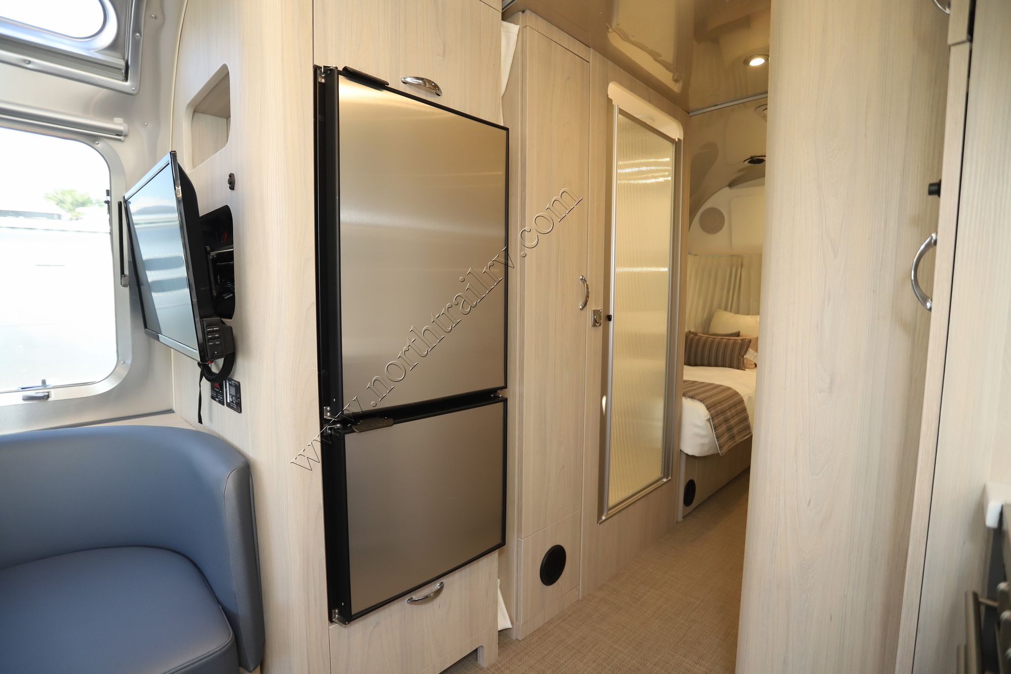 2023 Airstream Globetrotter 25FB Travel Trailer New  For Sale