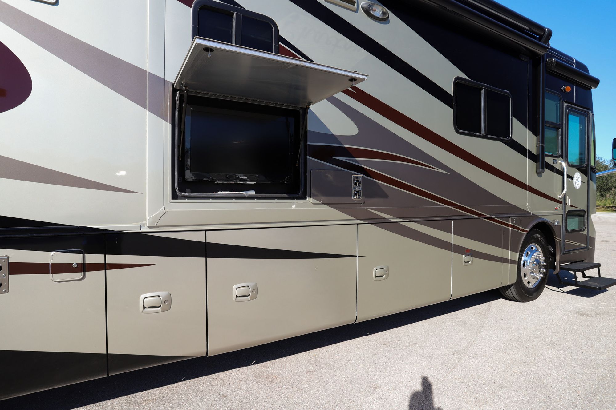 Used 2012 Tiffin Motor Homes Phaeton 40QTH Class A  For Sale