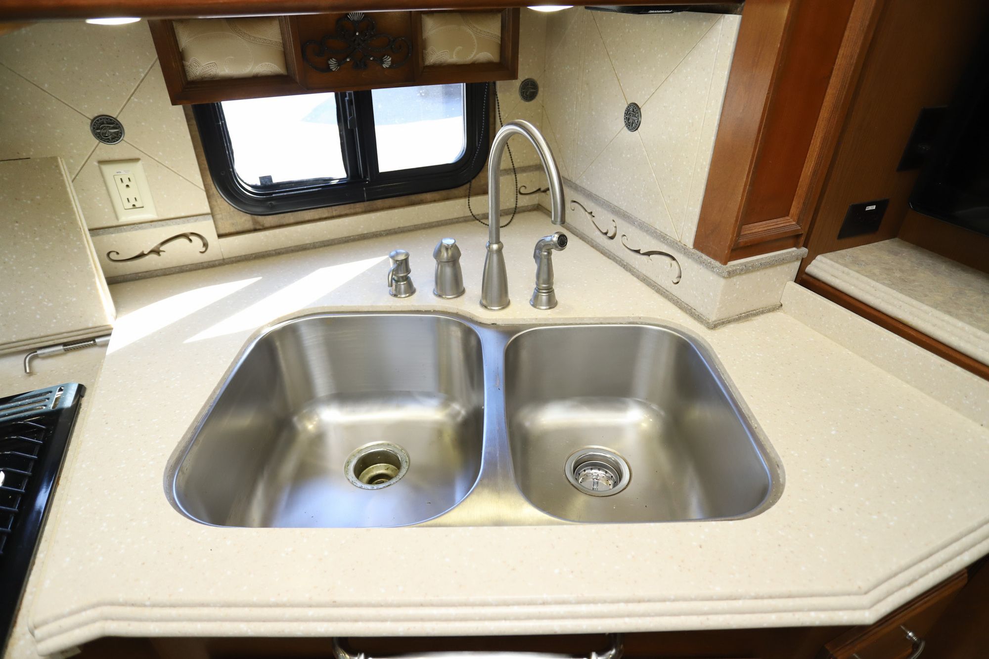 Used 2012 Tiffin Motor Homes Phaeton 40QTH Class A  For Sale