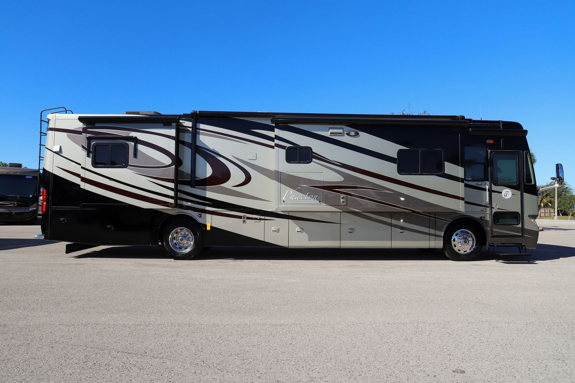 Used 2012 Tiffin Motor Homes Phaeton 40QTH Class A  For Sale