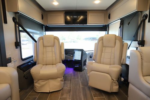 2023 Thor Venetian B42