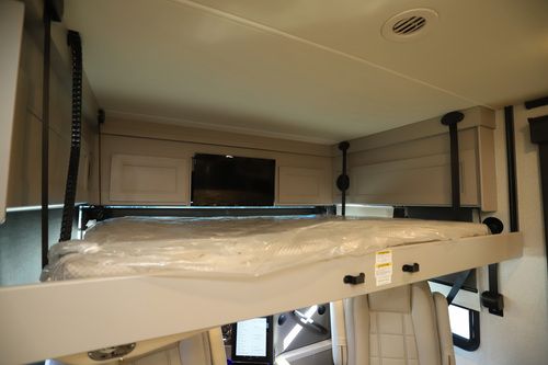 2023 Thor Venetian B42