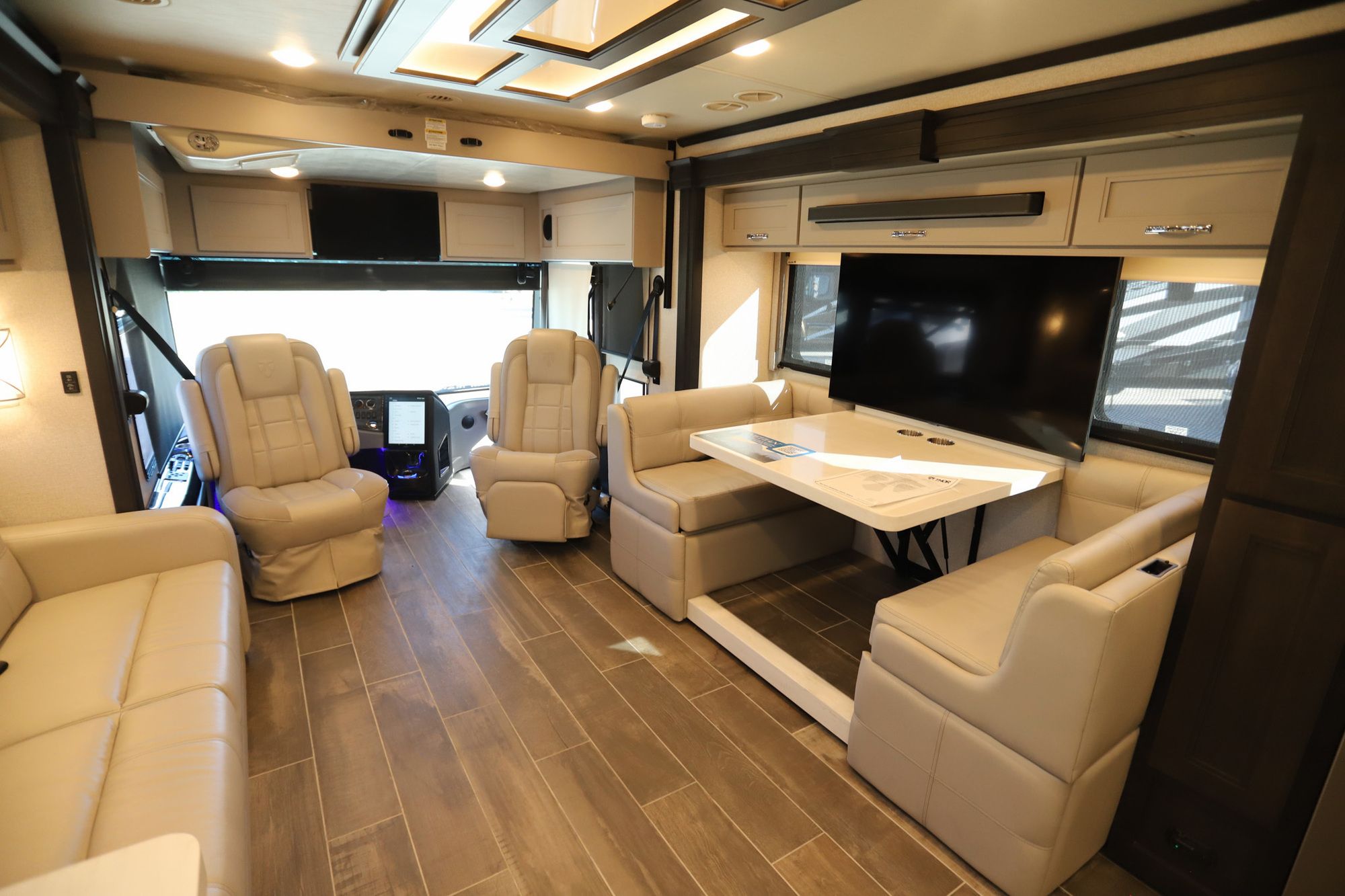 New 2023 Thor Venetian B42 Class A  For Sale
