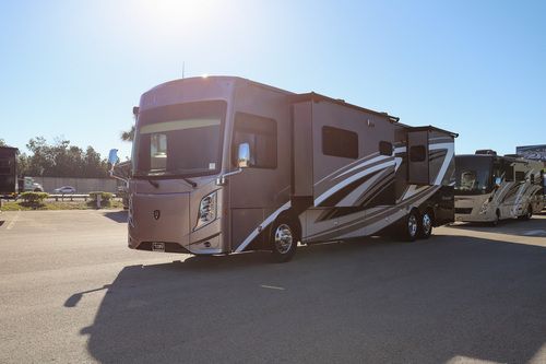2023 Thor Venetian B42