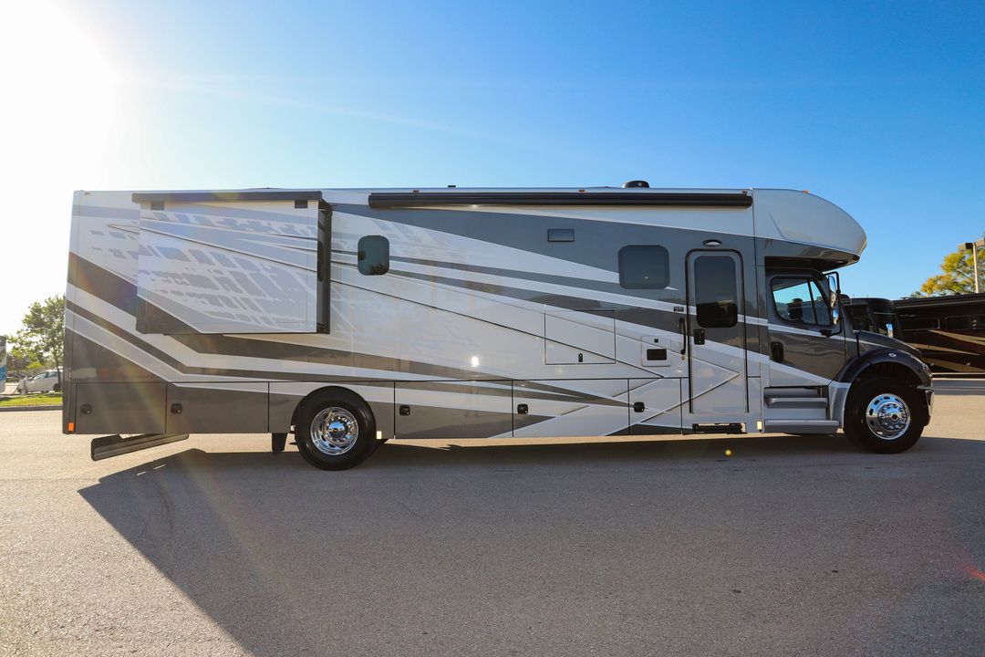 2023 Renegade Rv Valencia 38RB 14920