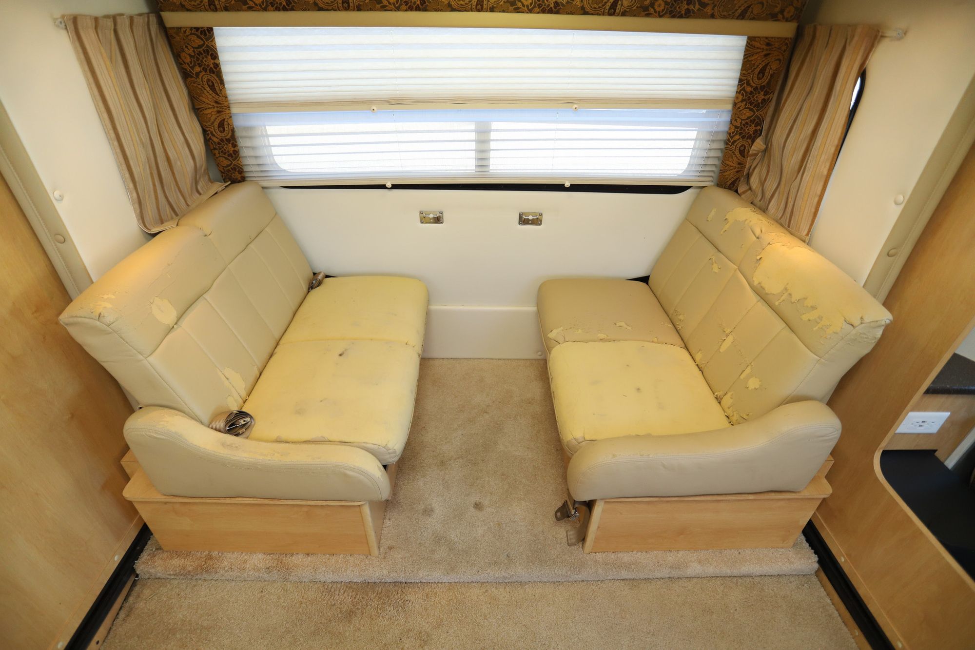 Used 2010 Coach House Platinum 271 XL Class C  For Sale