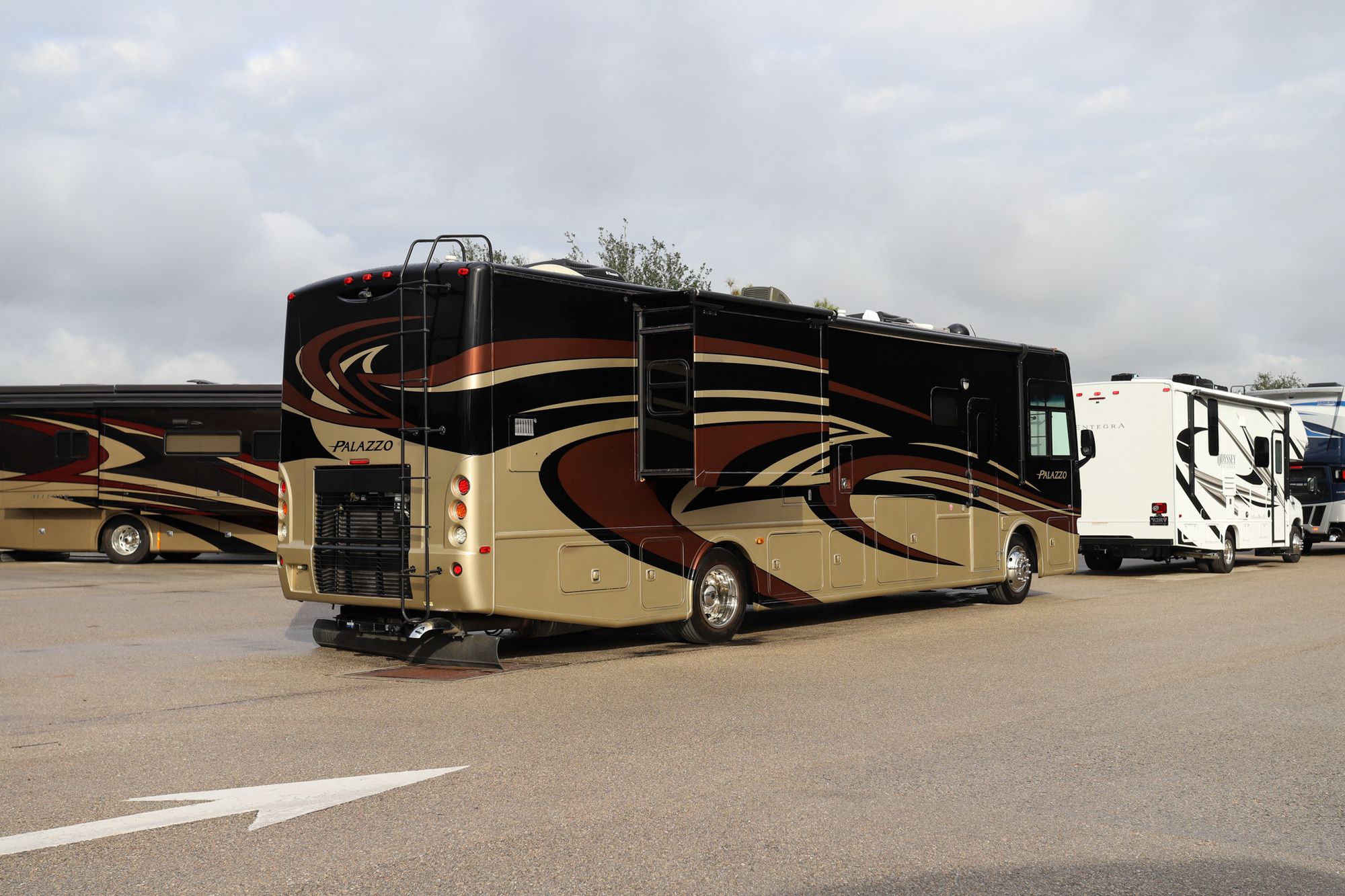Used 2015 Thor Palazzo 36.1 Class A  For Sale