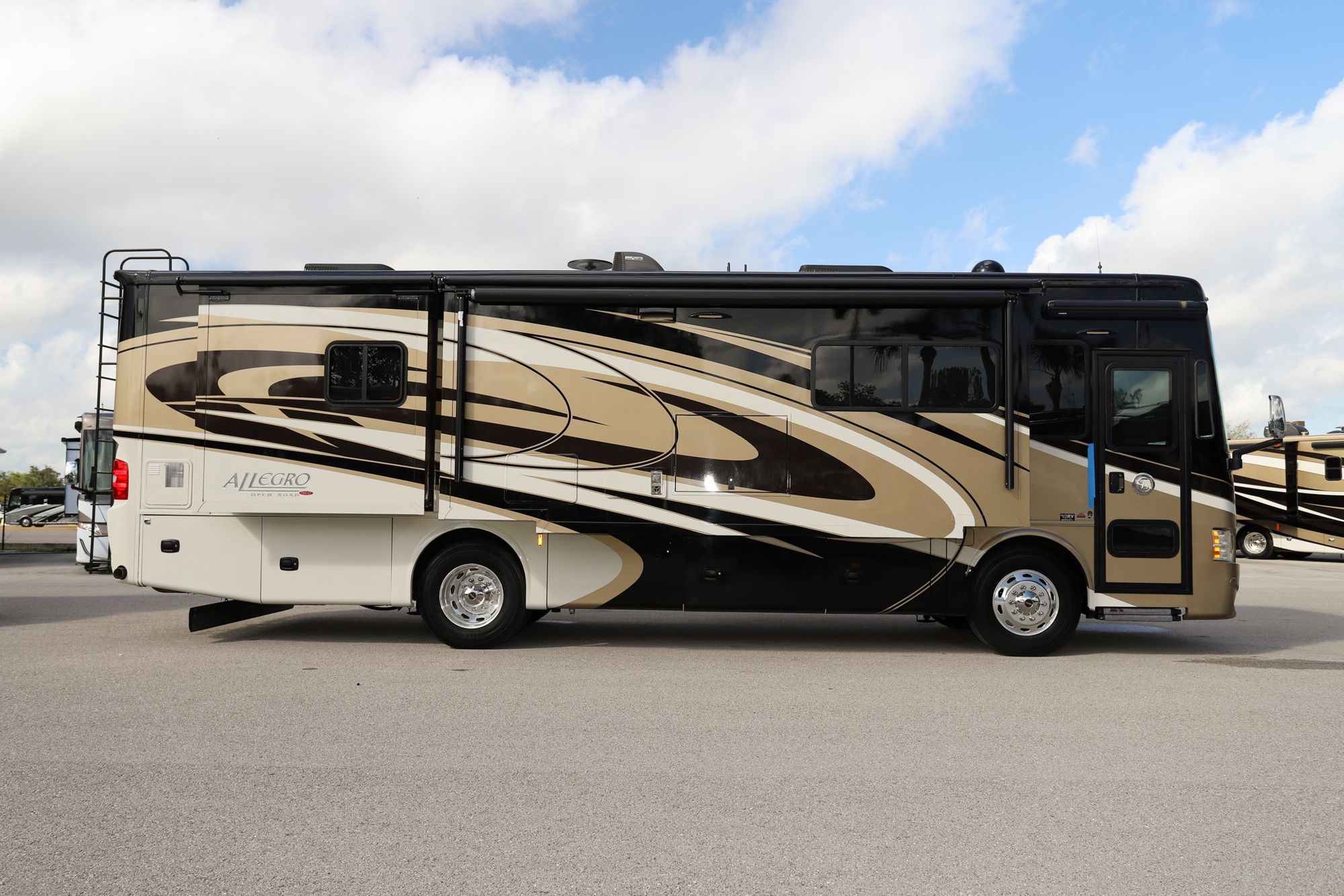 Used 2017 Tiffin Motor Homes Allegro Red 33AA Class A  For Sale