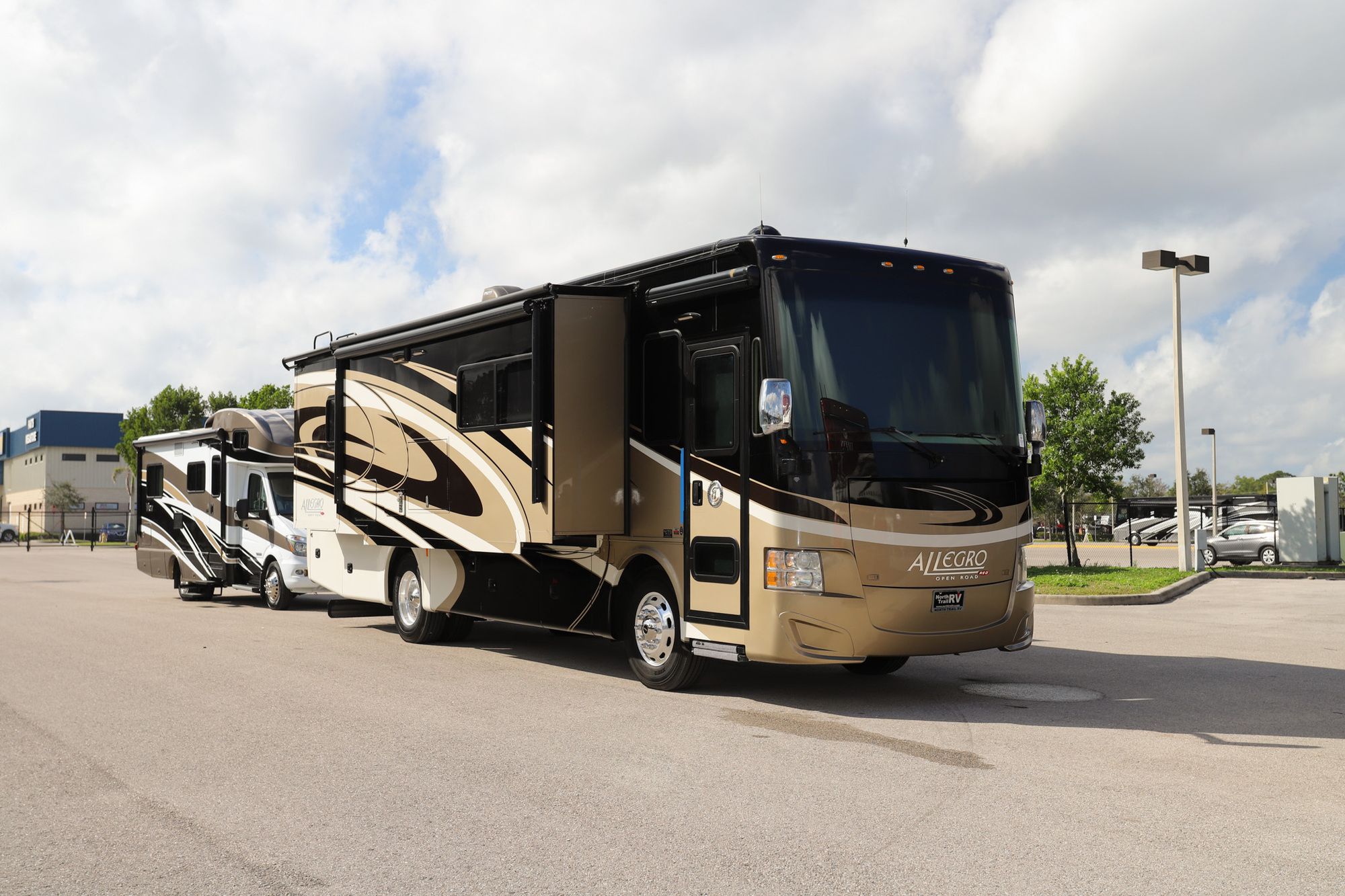 Used 2017 Tiffin Motor Homes Allegro Red 33AA Class A  For Sale