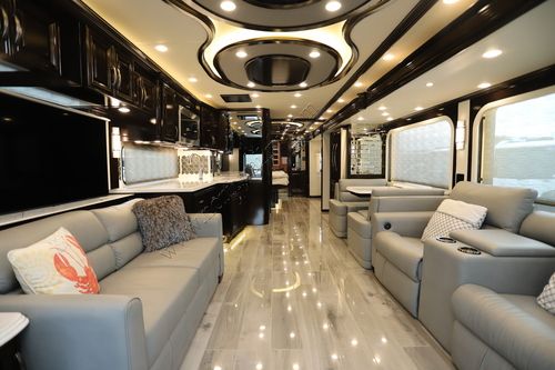 2022 Newmar Essex 4551