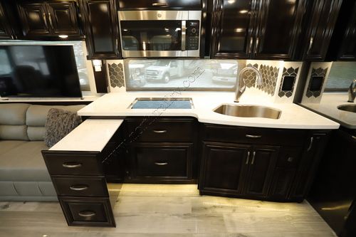2022 Newmar Essex 4551