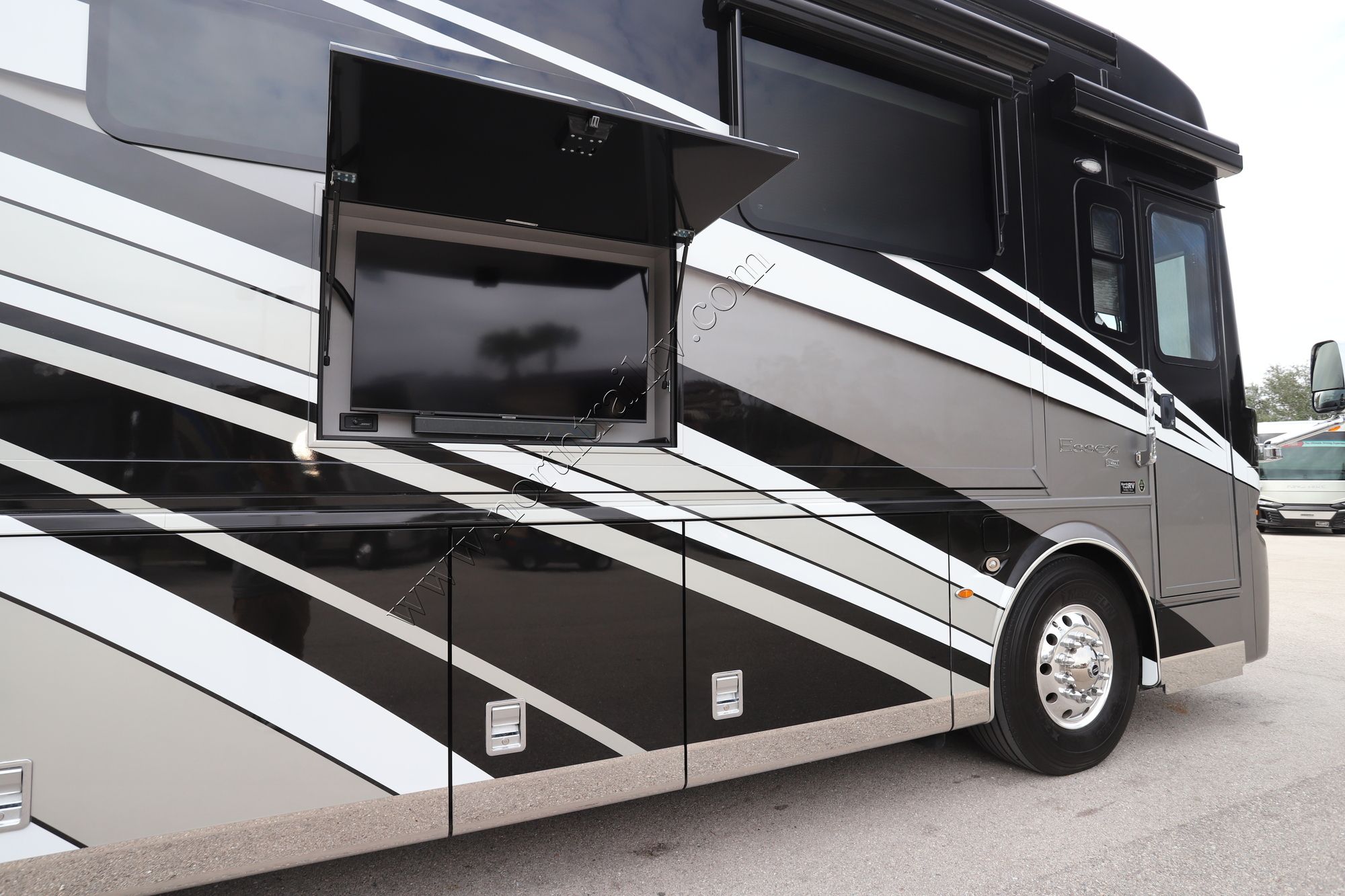 Used 2022 Newmar Essex 4551 Class A  For Sale