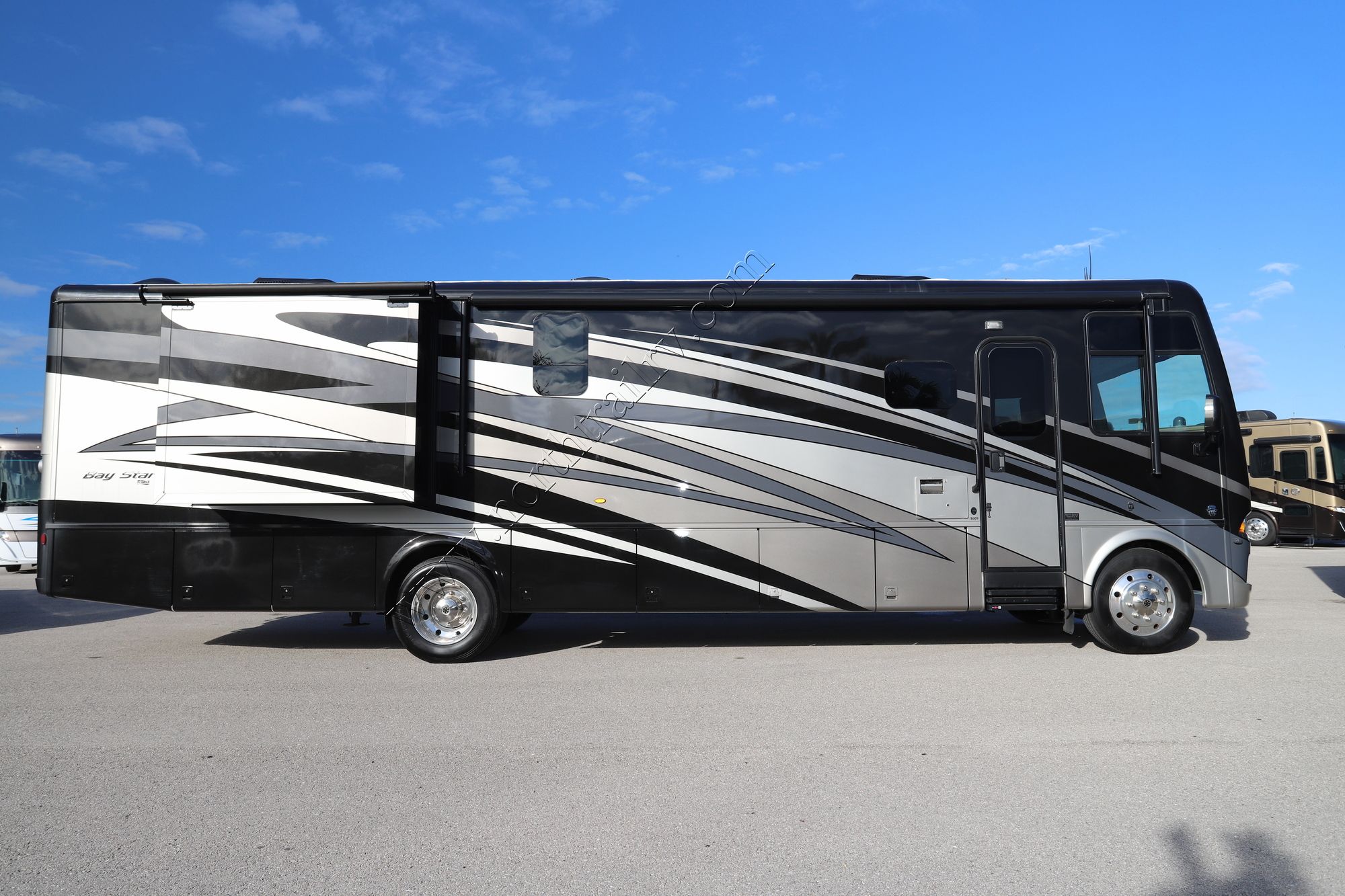 Used 2020 Newmar Bay Star 3609 Class A  For Sale