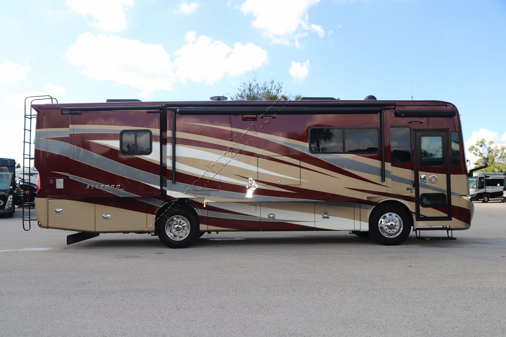 Used 2018 Tiffin Motor Homes Allegro Red 33AA Class A  For Sale