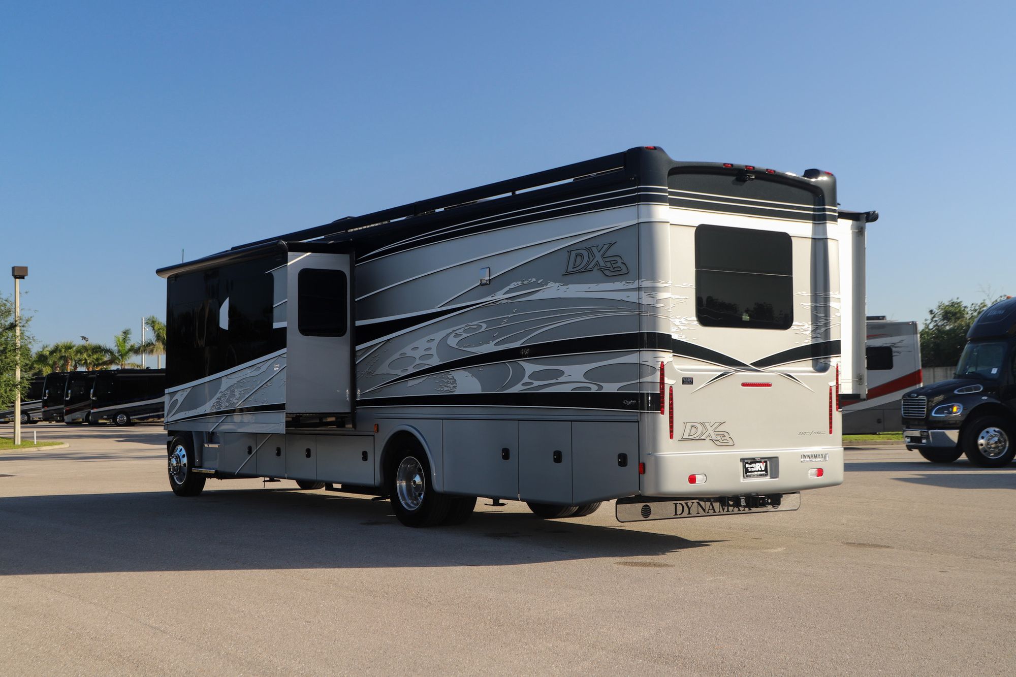Used 2021 Dynamax Dx3 37BD Super C  For Sale