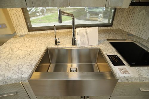 2023 Newmar King Aire 4558