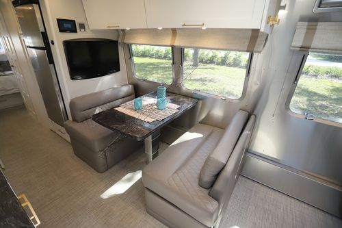 2022 Airstream Classic 30RB
