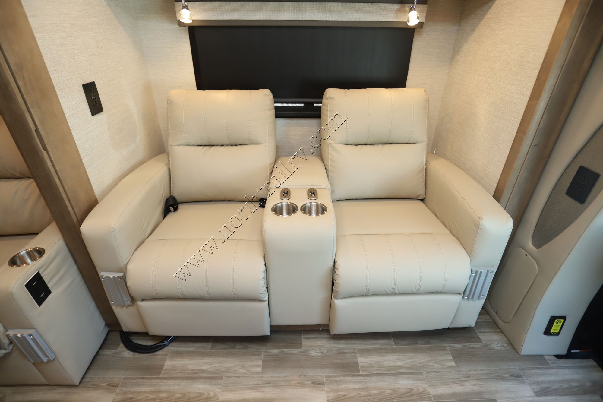 New 2023 Tiffin Motor Homes Wayfarer 25RW Class C  For Sale