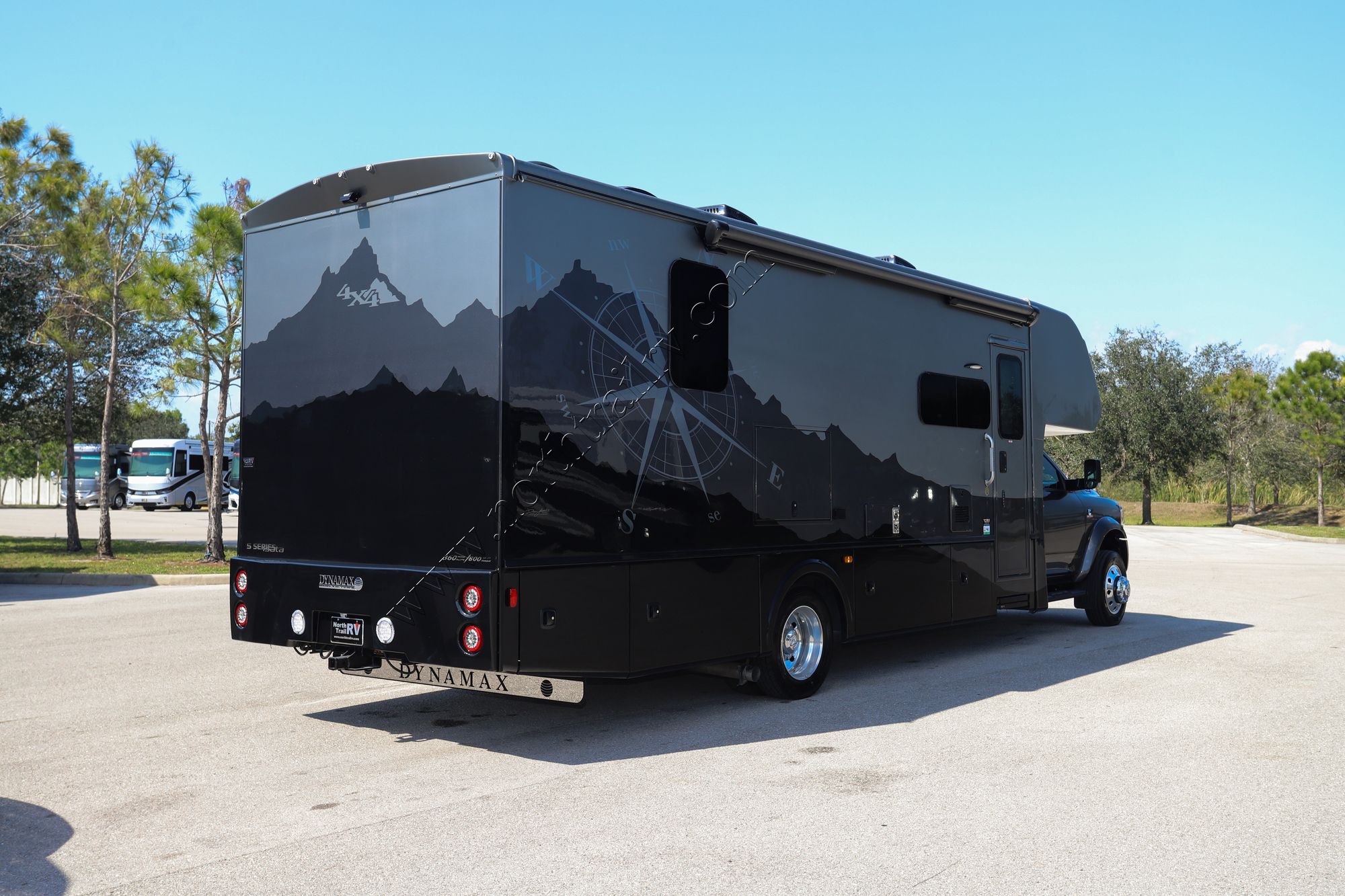New 2023 Dynamax Isata 5 30FWD Super C  For Sale