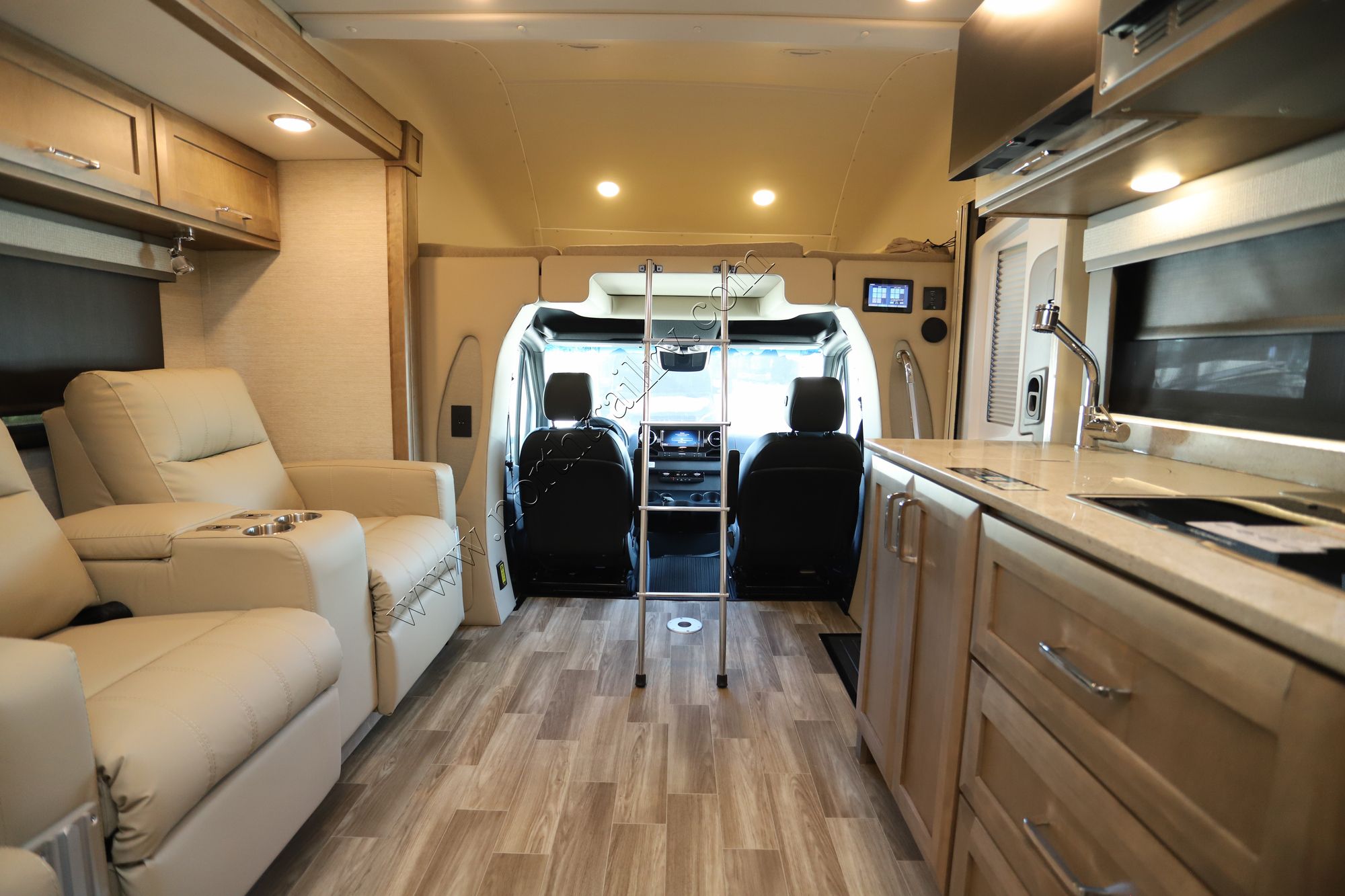 New 2023 Tiffin Motor Homes Wayfarer 25RW Class C  For Sale