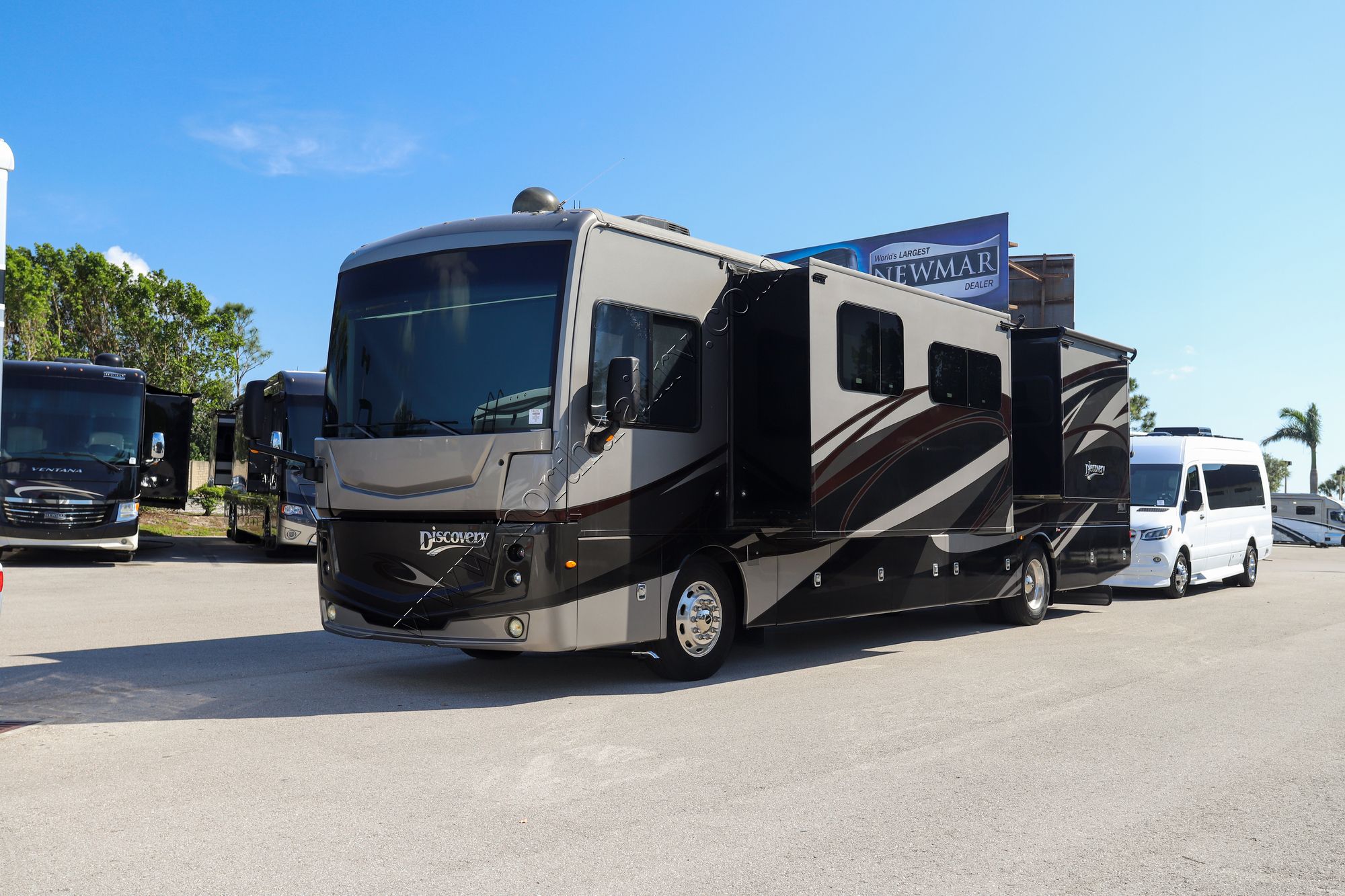 Used 2020 Fleetwood Discovery 38W Class A  For Sale