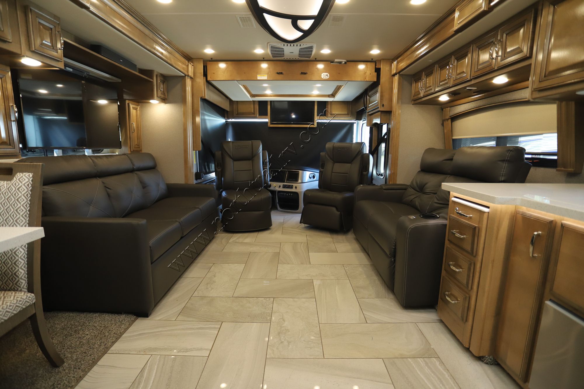 Used 2020 Fleetwood Discovery 38W Class A  For Sale