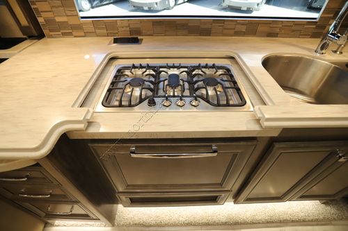 2022 Tiffin Motor Homes Phaeton 37BH
