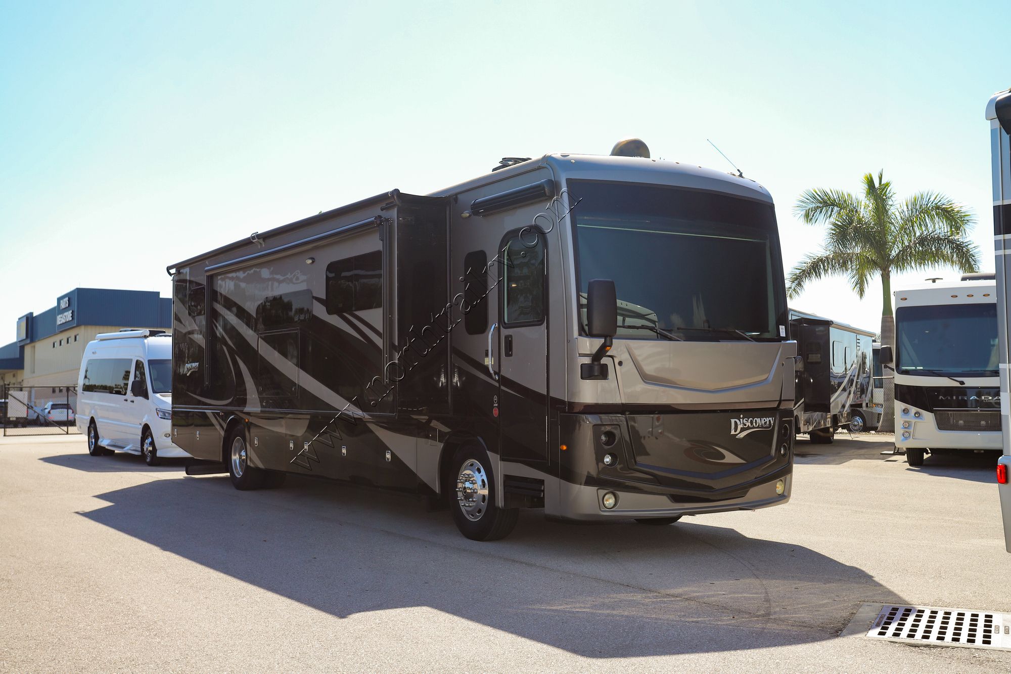 Used 2020 Fleetwood Discovery 38W Class A  For Sale