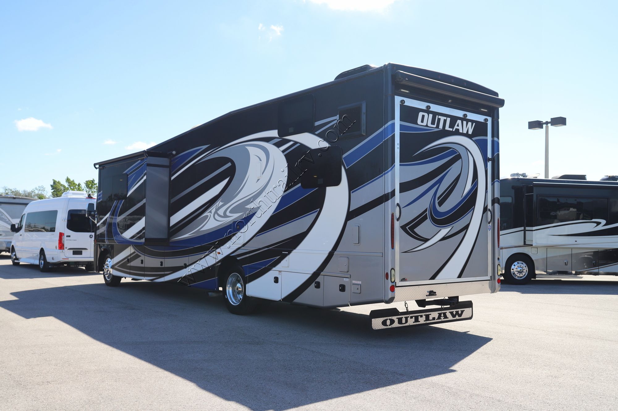 Used 2019 Thor Outlaw 37RB Class A  For Sale