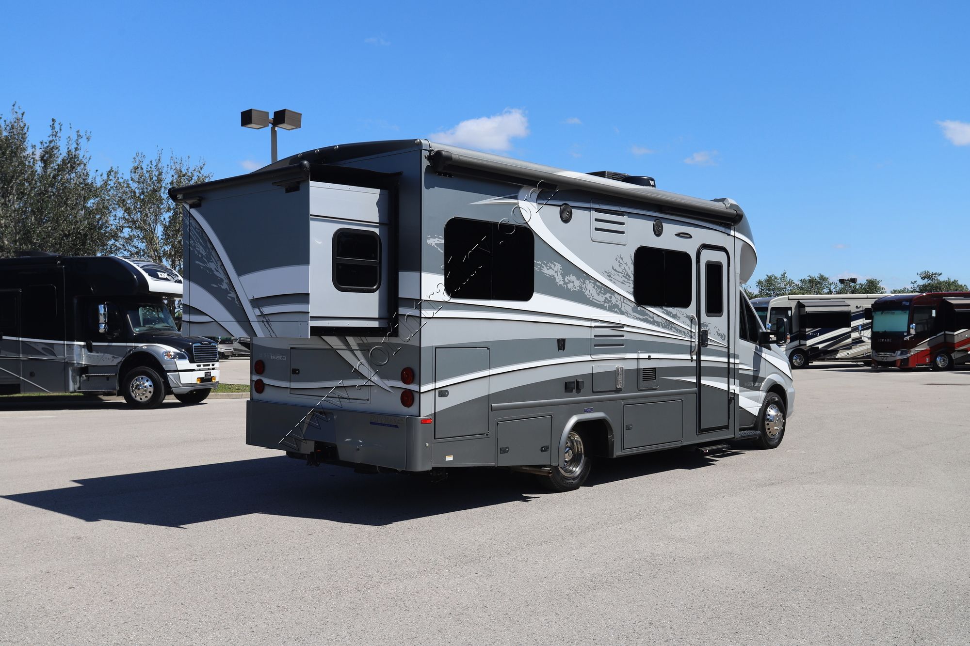 Used 2020 Dynamax Isata 3 24RW Class C  For Sale
